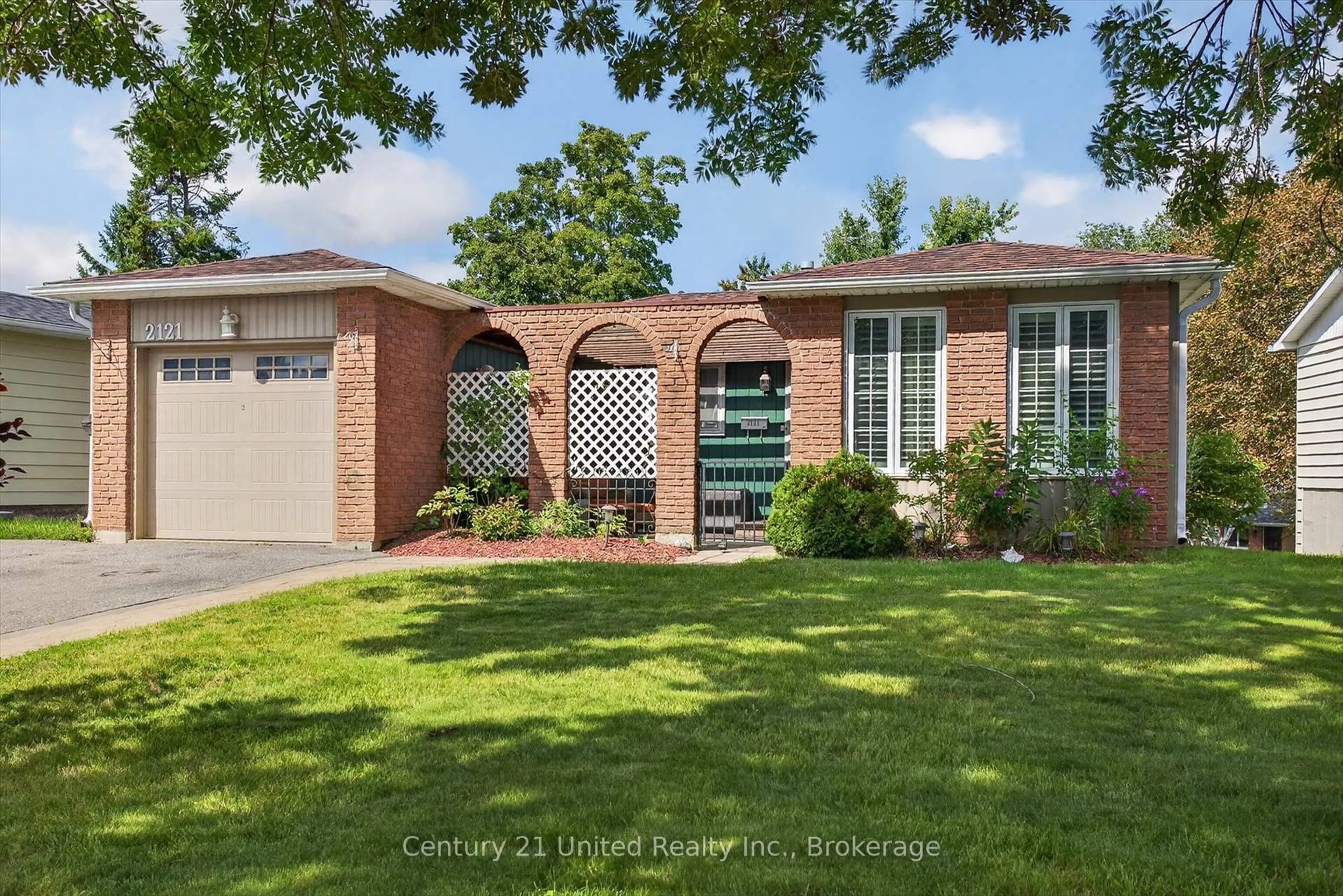 Home with brick exterior material, street for 2121 Meadowview Rd, Peterborough Ontario K9L 1S5