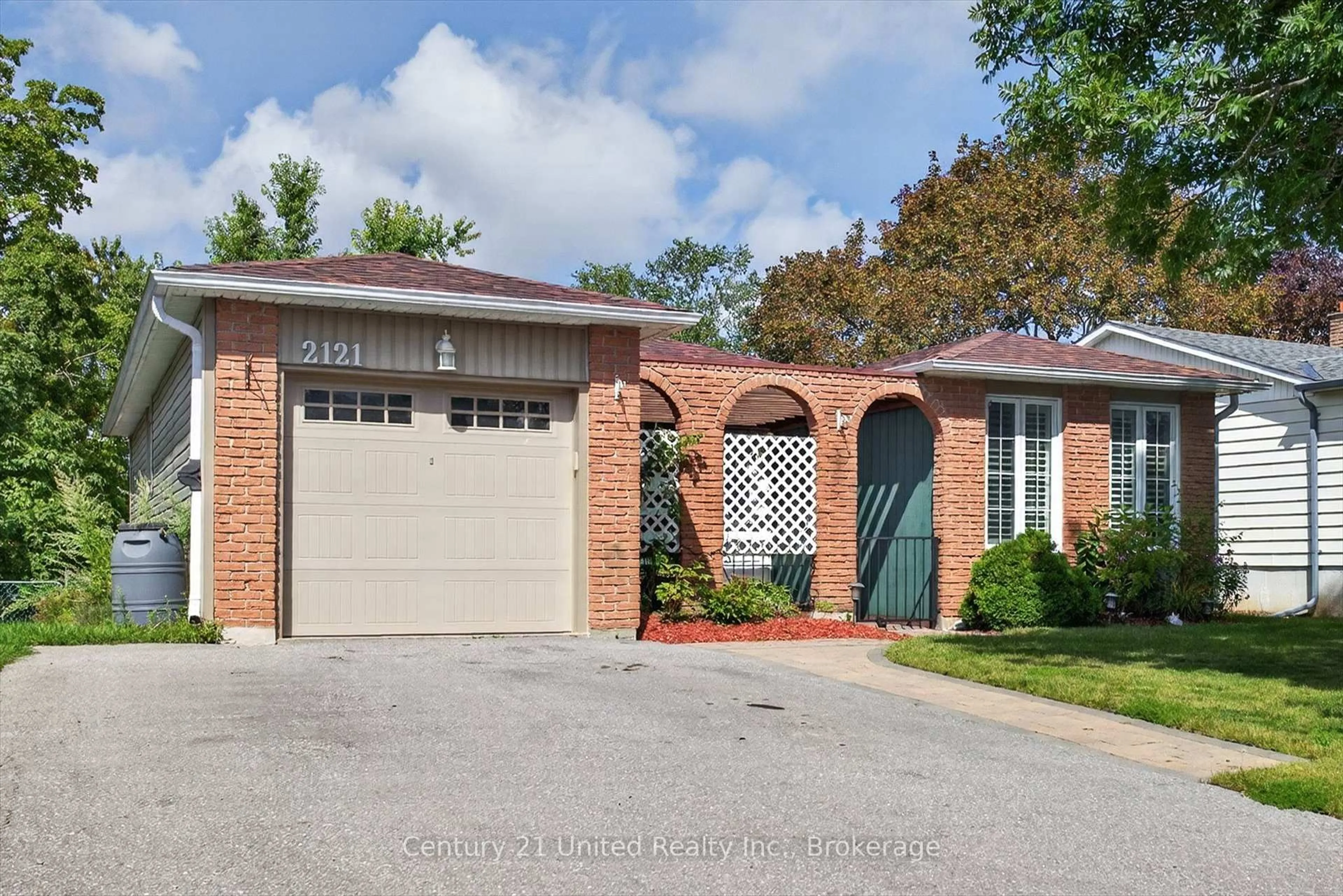 Home with brick exterior material, street for 2121 Meadowview Rd, Peterborough Ontario K9L 1S5
