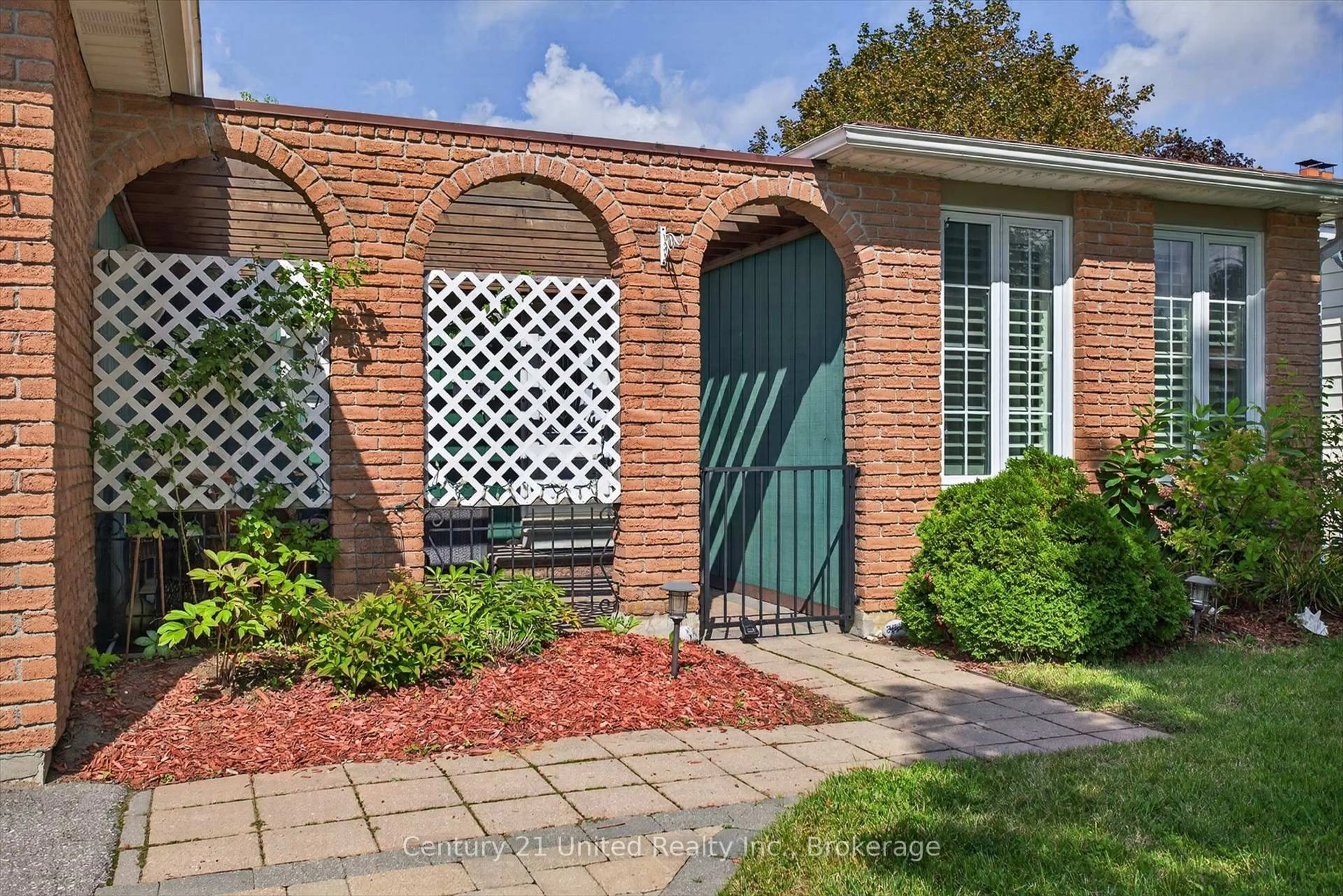 Home with brick exterior material, street for 2121 Meadowview Rd, Peterborough Ontario K9L 1S5