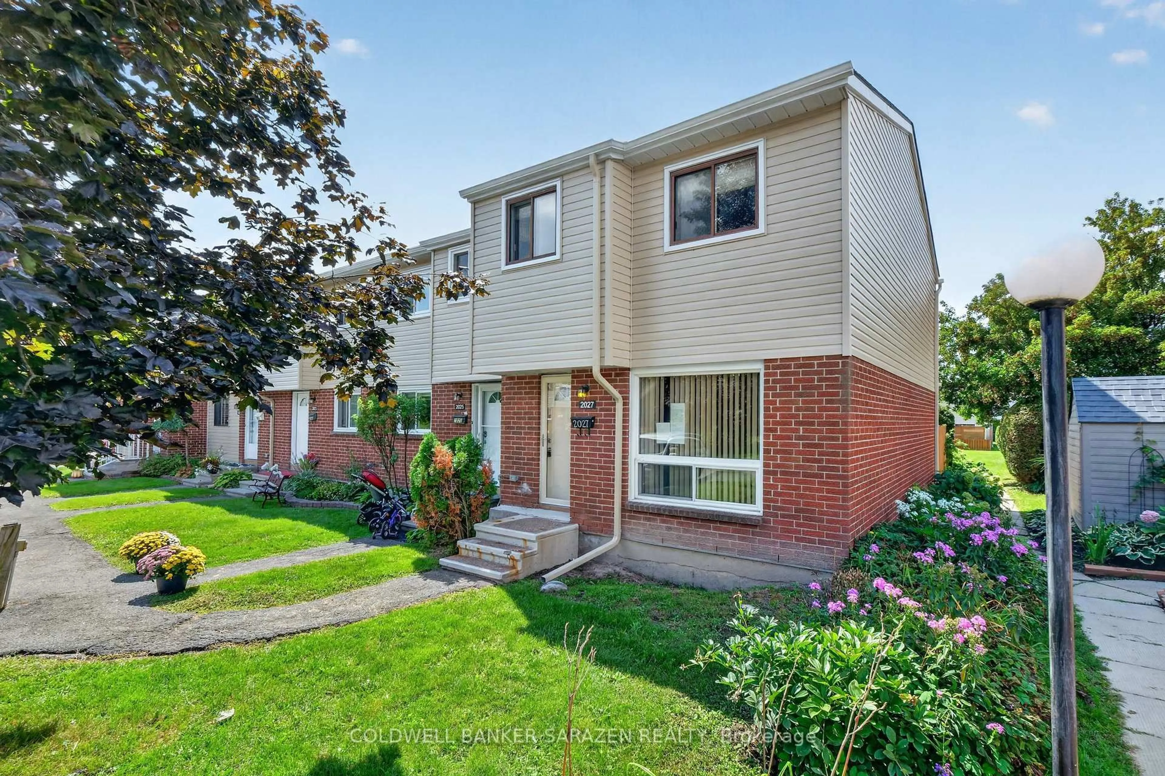 Home with brick exterior material, street for 2027 Kelden Cres, Ottawa Ontario K1B 4Y1