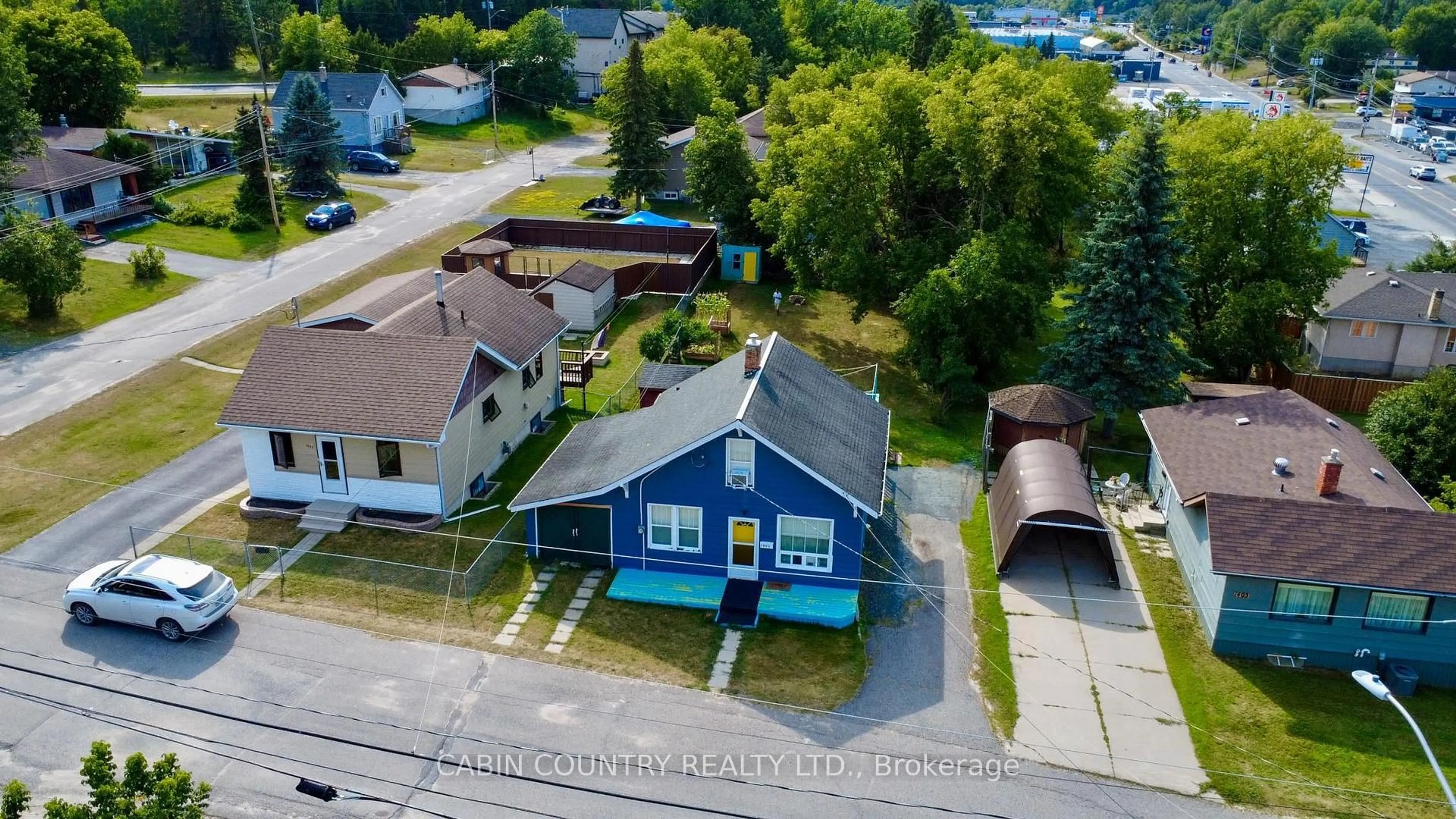 A pic from outside/outdoor area/front of a property/back of a property/a pic from drone, building for 1405 Pearl Ave, Kenora Ontario P9N 2K3