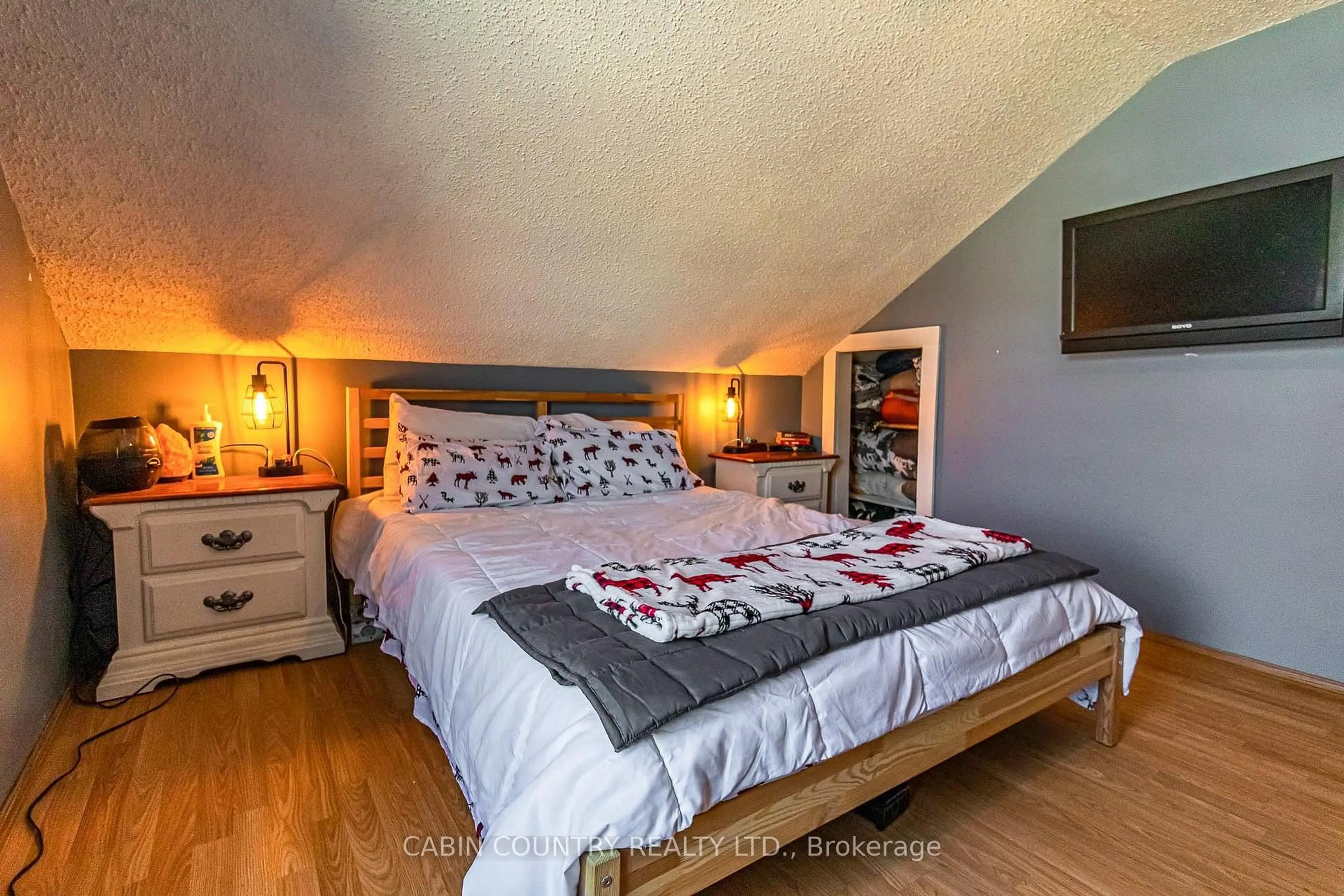 Bedroom with bed, wood/laminate floor for 1405 Pearl Ave, Kenora Ontario P9N 2K3