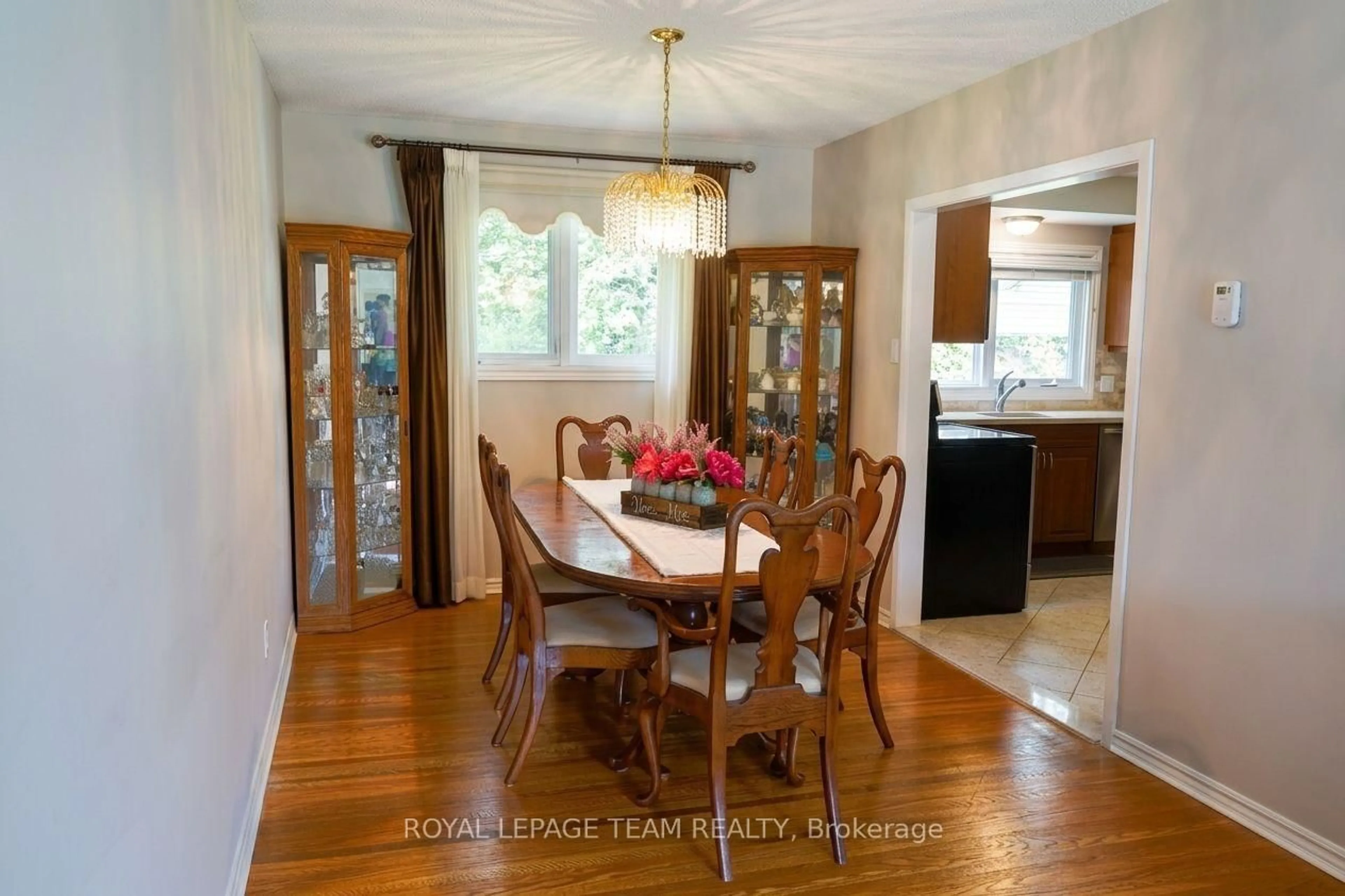 Dining room, wood/laminate floor for 29 Epworth Ave, Kanata Ontario K2G 2L6