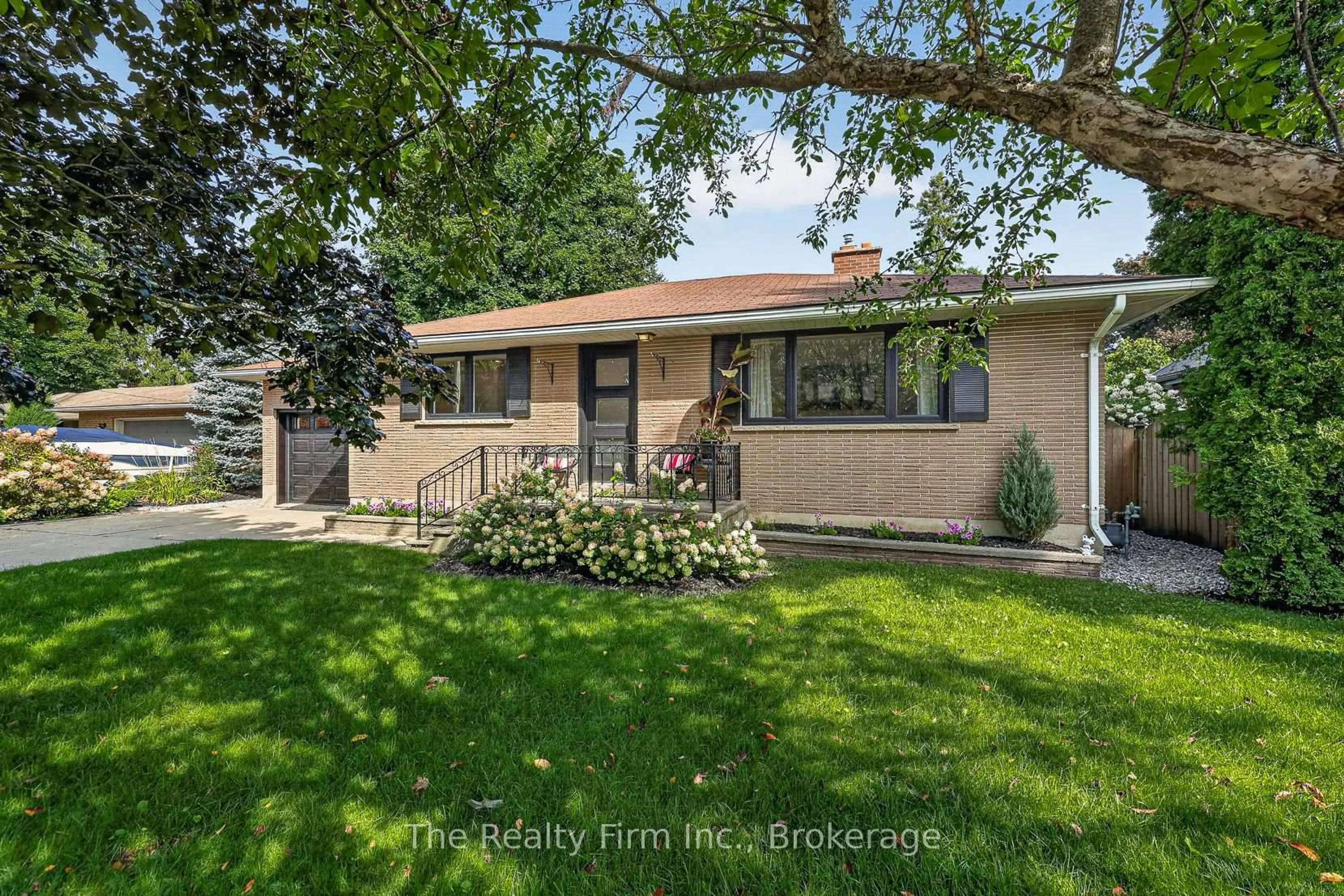 Home with vinyl exterior material, street for 288 Main St, Norwich Ontario N0J 1R0