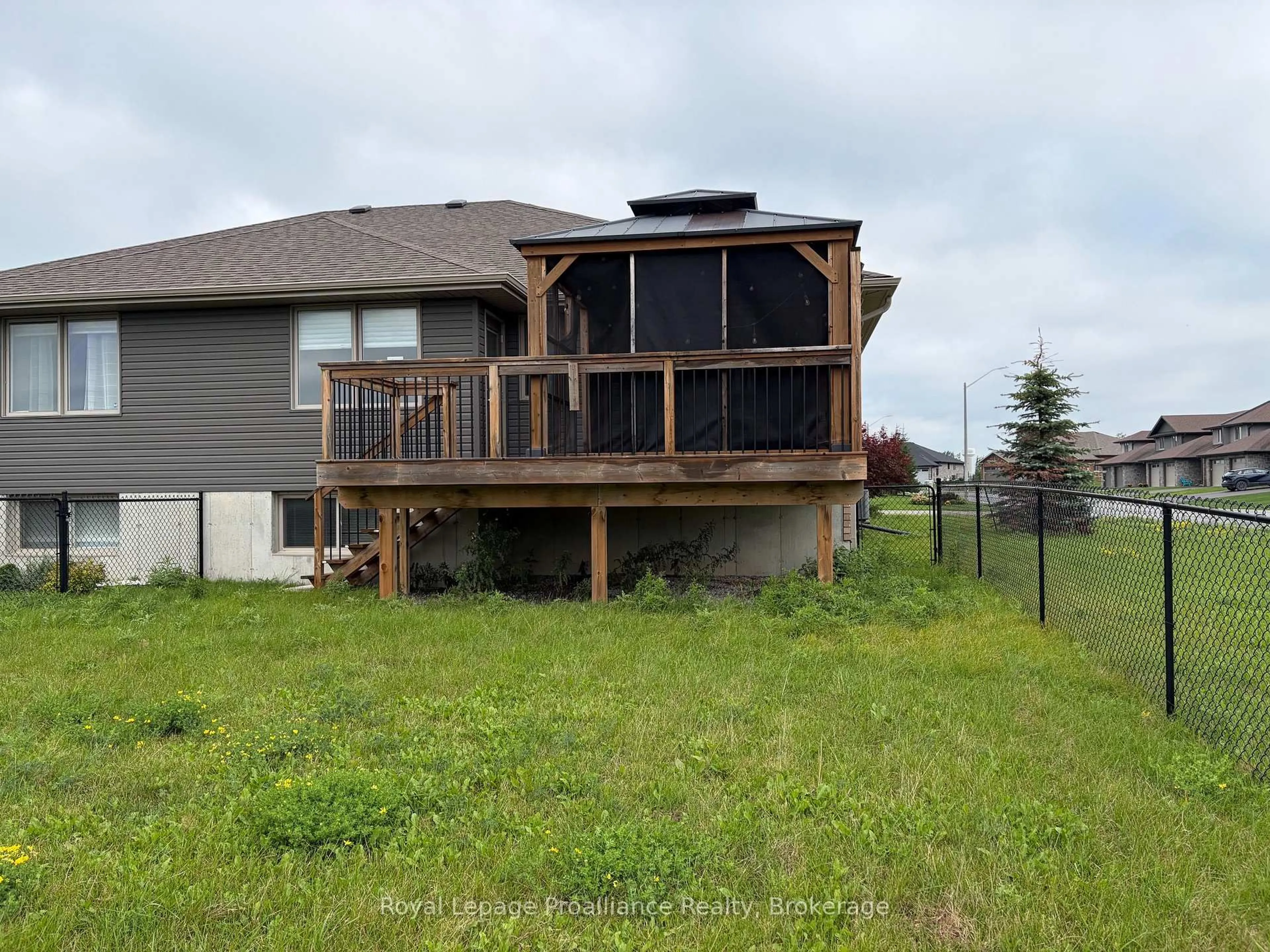 A pic from outside/outdoor area/front of a property/back of a property/a pic from drone, unknown for 49 Hillside Meadow Dr, Quinte West Ontario K8V 0J5