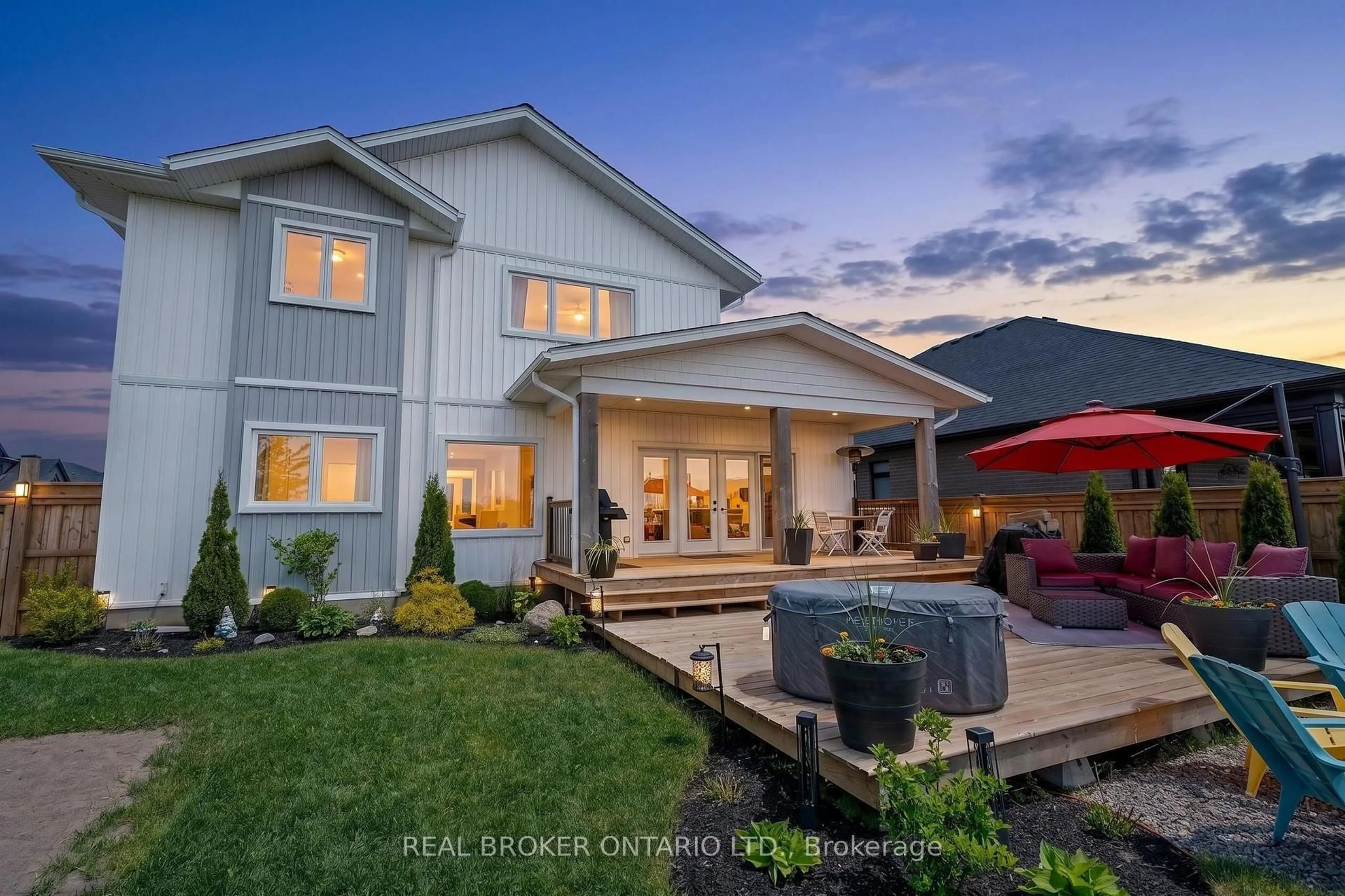 Home with vinyl exterior material, unknown for 155 Gibbons St, Norfolk Ontario N0E 1Y0