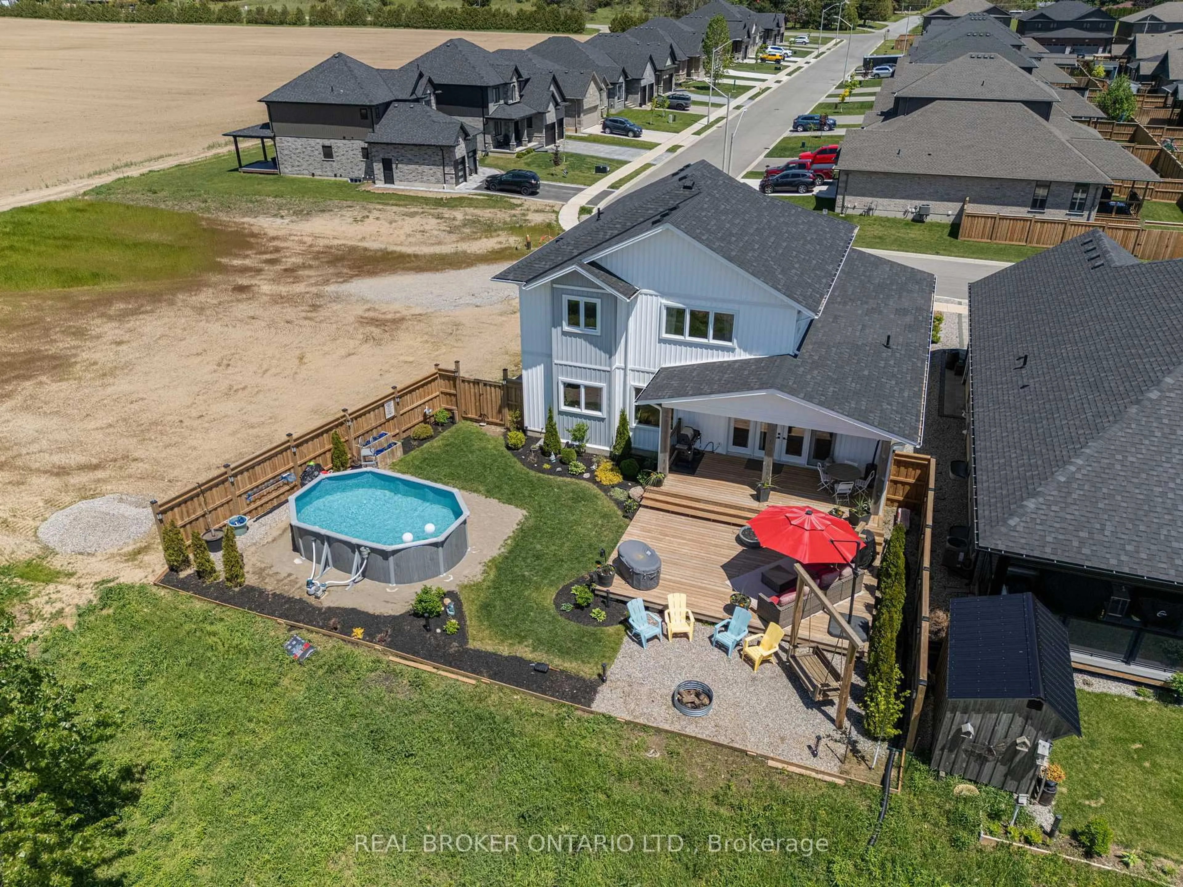A pic from outside/outdoor area/front of a property/back of a property/a pic from drone, water/lake/river/ocean view for 155 Gibbons St, Norfolk Ontario N0E 1Y0