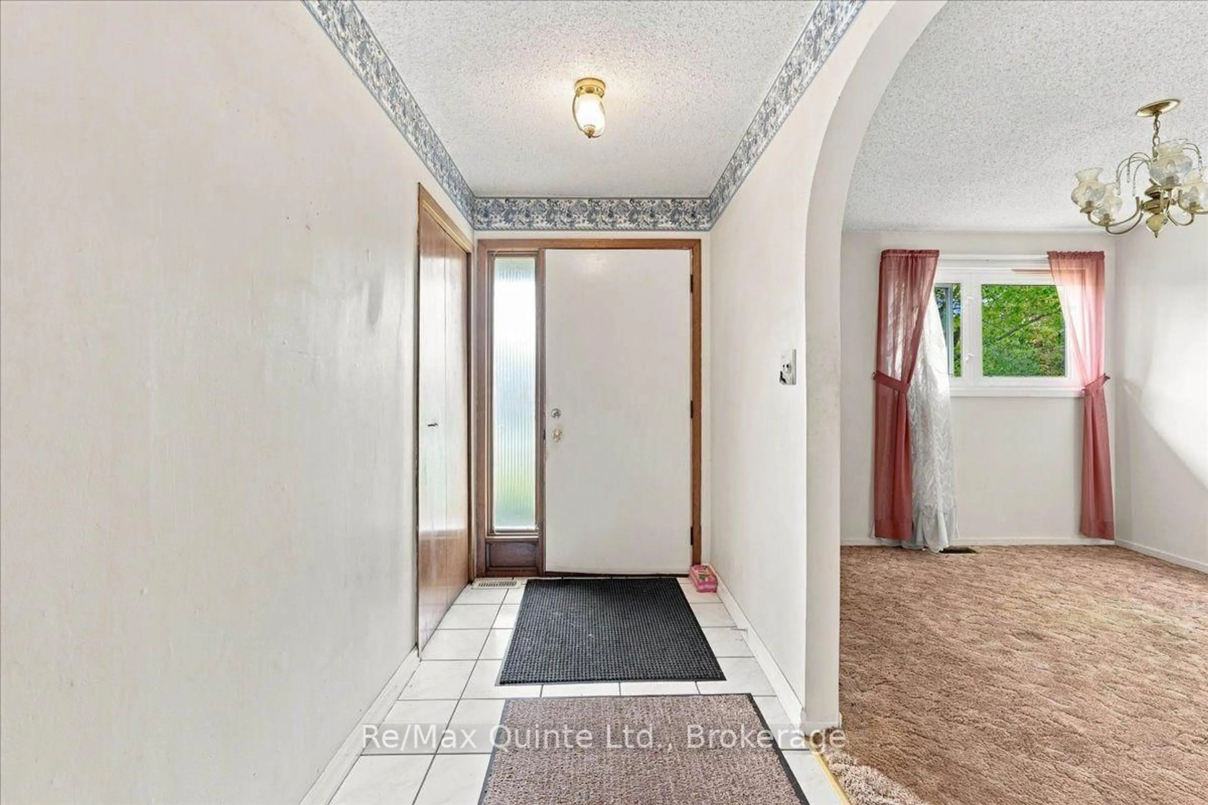 Indoor entryway for 5 Simeon St, Prince Edward County Ontario K0K 2T0