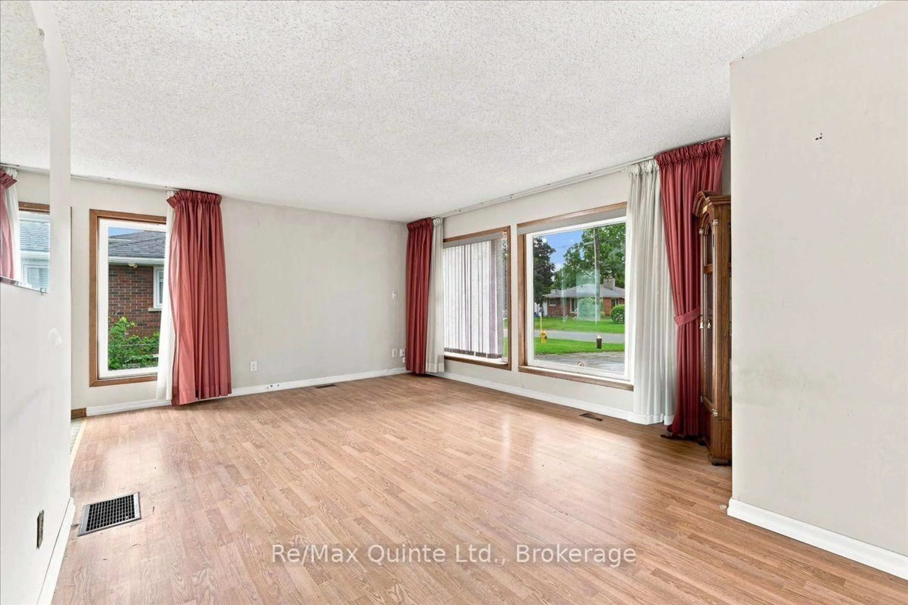 A pic of a room for 5 Simeon St, Prince Edward County Ontario K0K 2T0