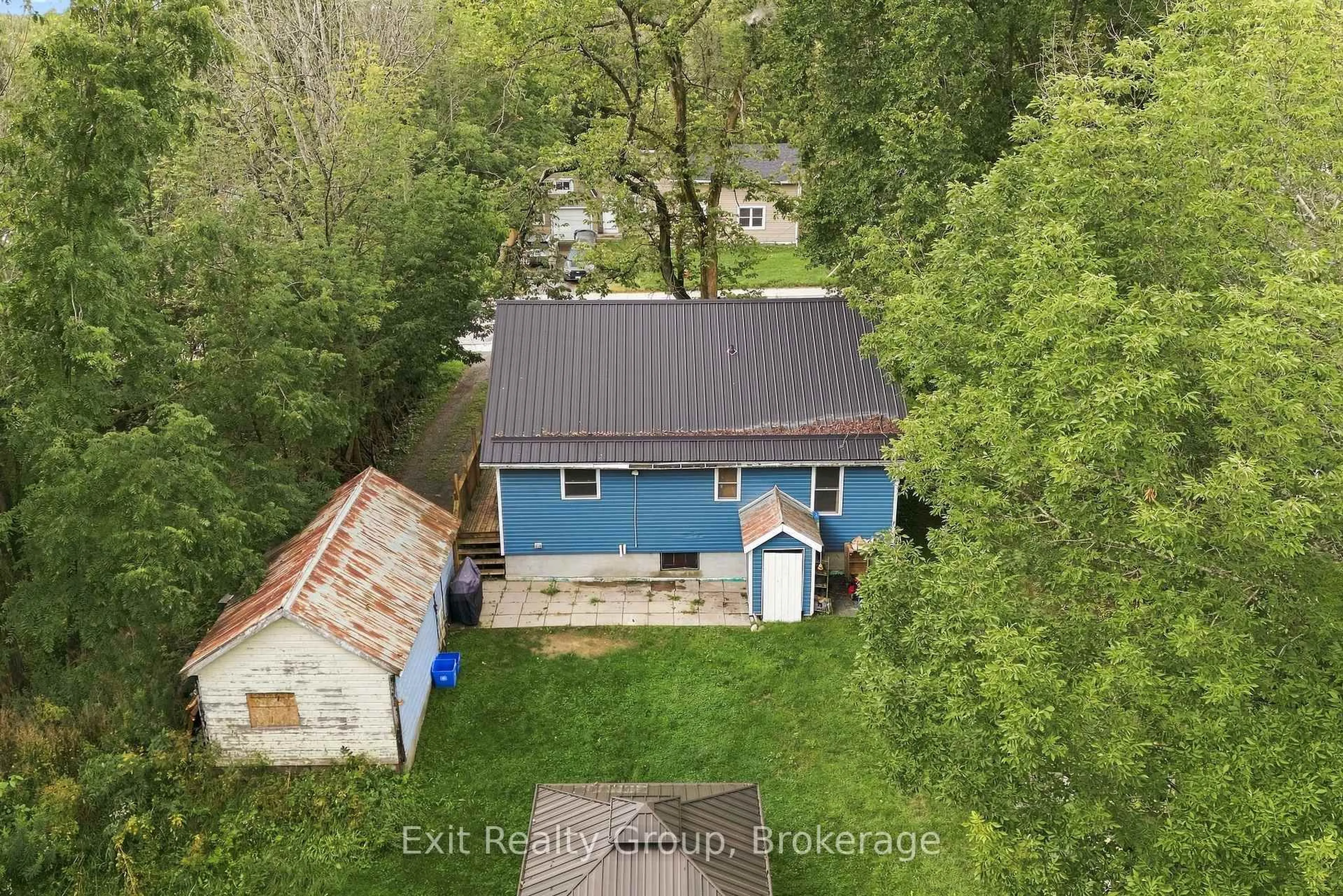 A pic from outside/outdoor area/front of a property/back of a property/a pic from drone, building for 110 Forsyth St, Limoges Ontario K0K 2M0