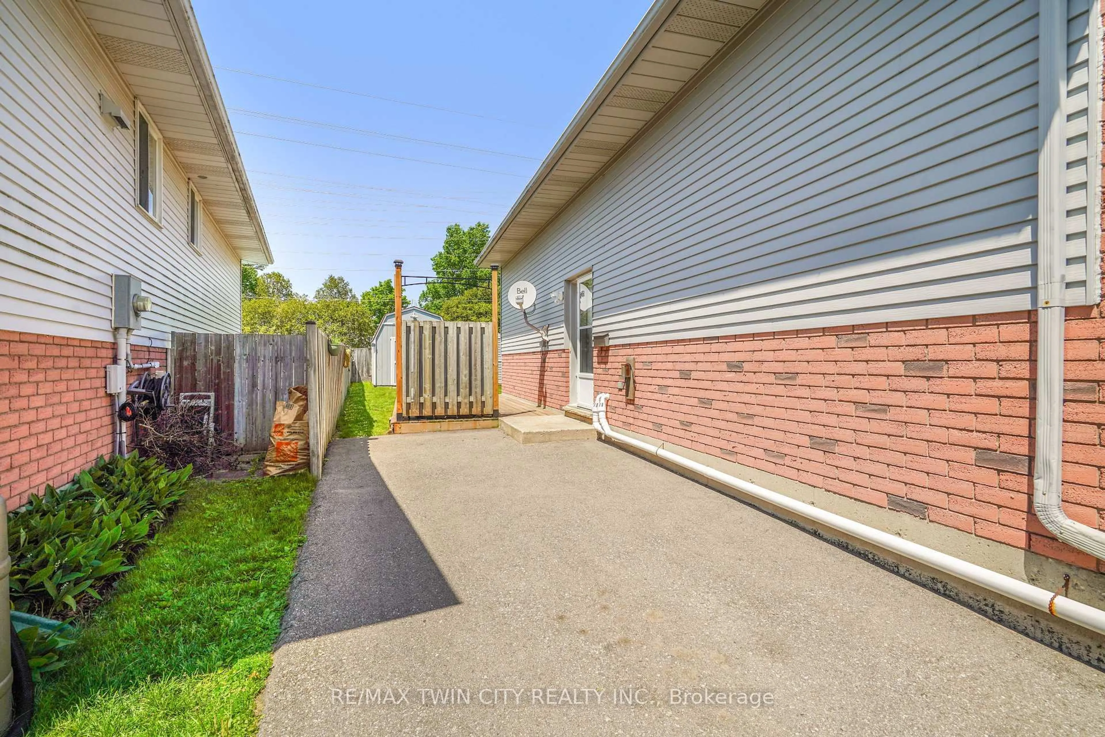 Patio, street for 58 Arbor Dr, Brantford Ontario N3P 2A7