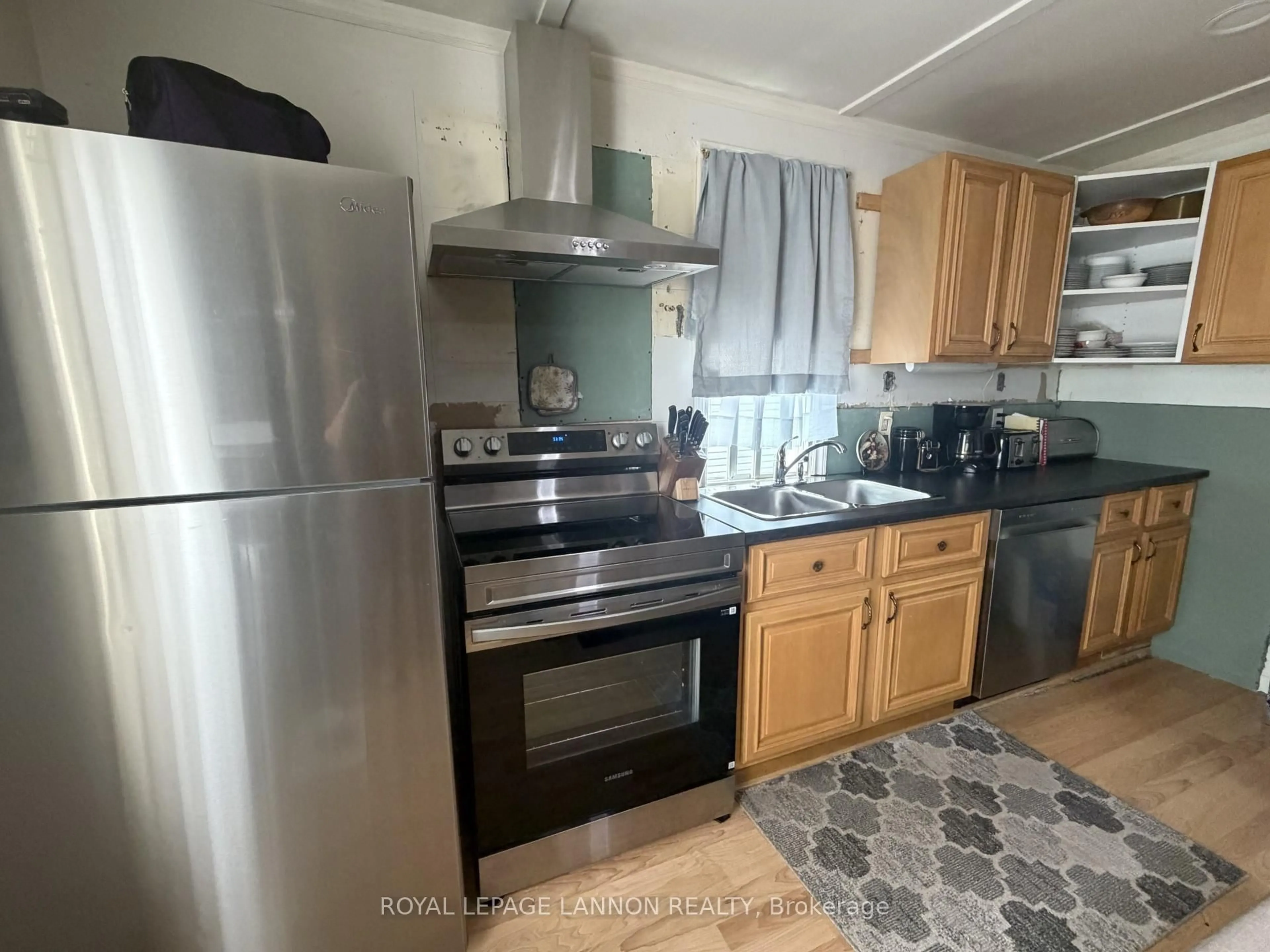 Standard kitchen, unknown for 216 McIntyre St, Thunder Bay Ontario P7A 3B2