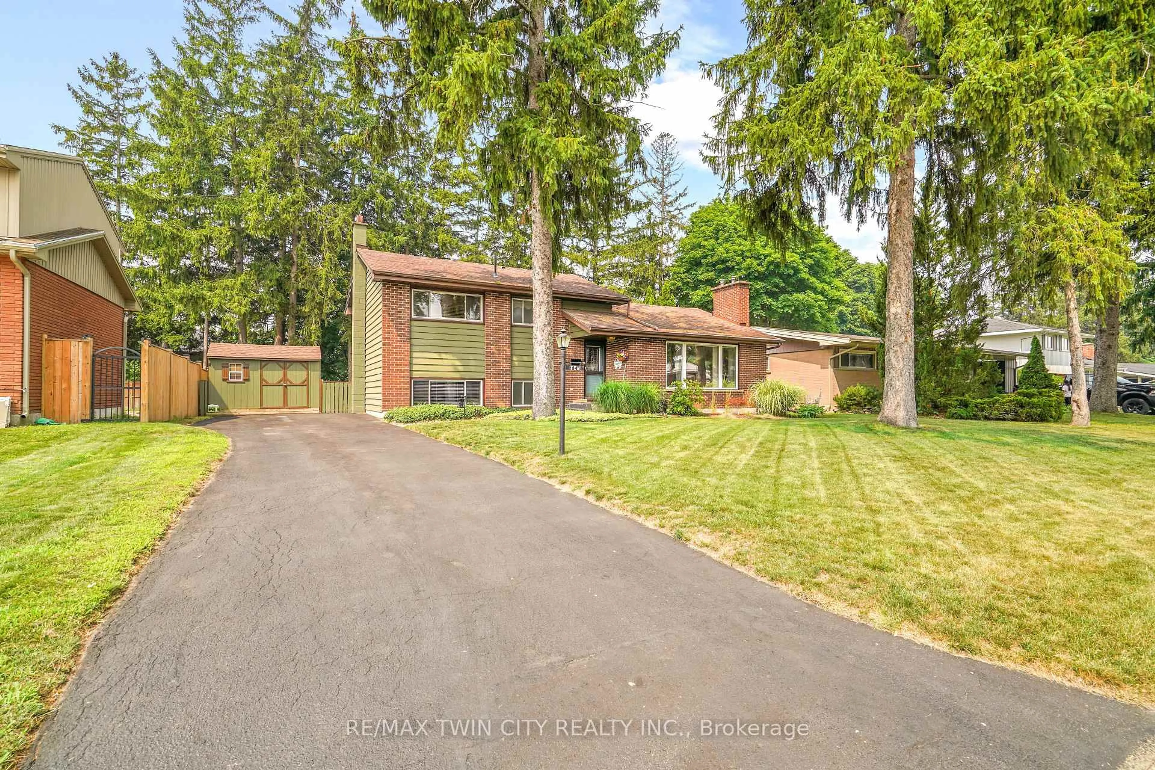 Home with brick exterior material, unknown for 10 Brier Cres, Brantford Ontario N3R 3M6