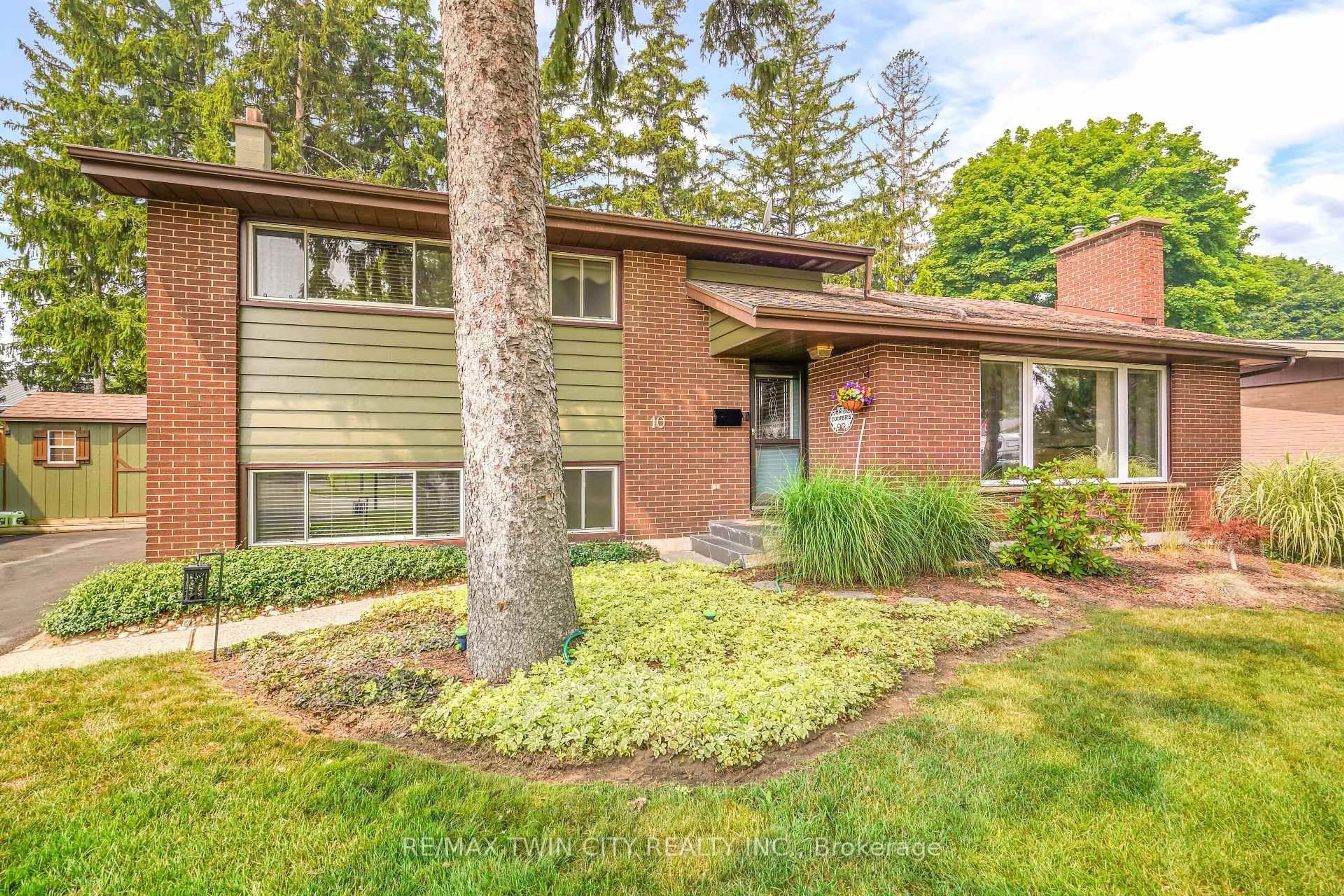 Home with brick exterior material, street for 10 Brier Cres, Brantford Ontario N3R 3M6