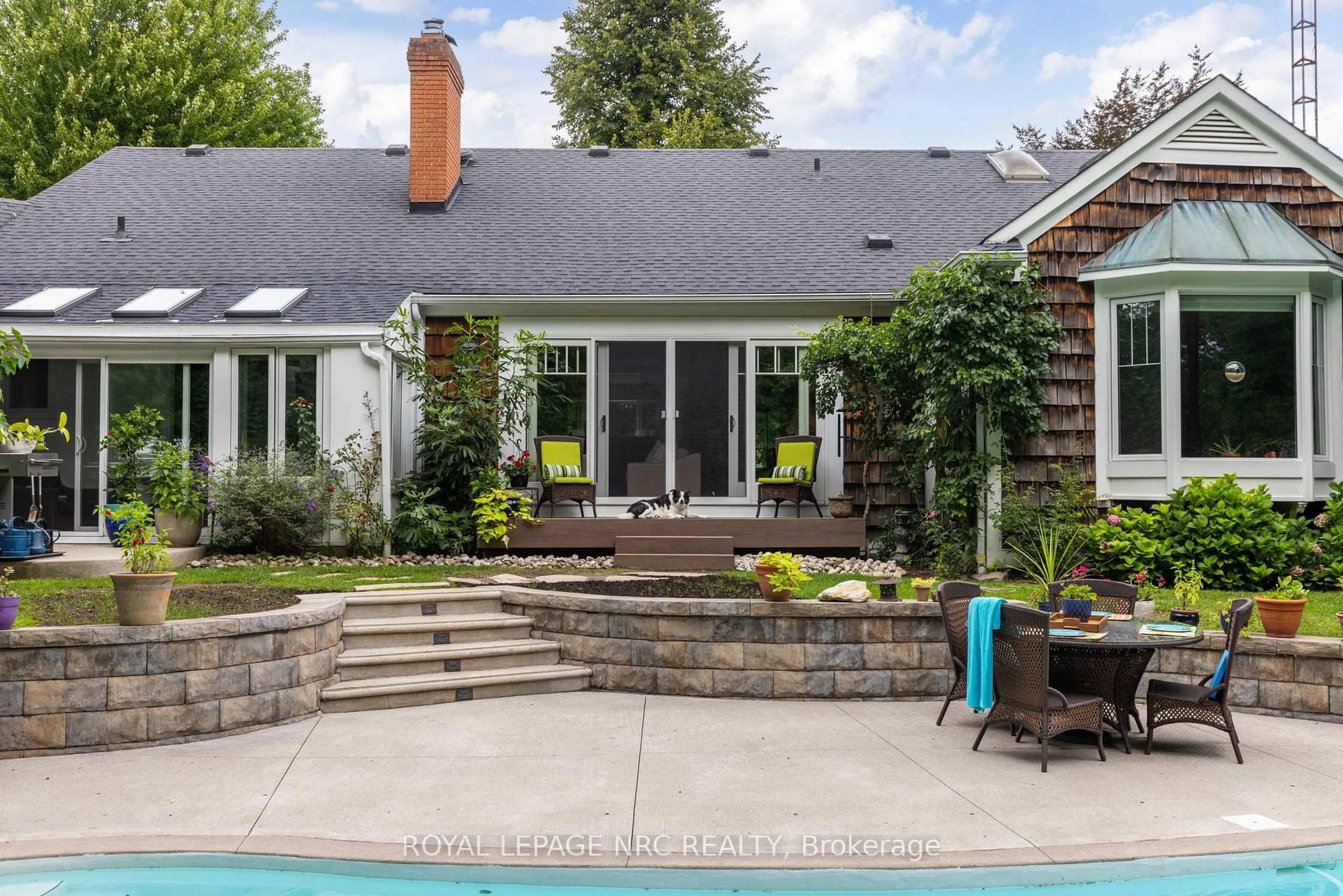Patio, street for 7 Christopher St, Niagara-on-the-Lake Ontario L0S 1J0