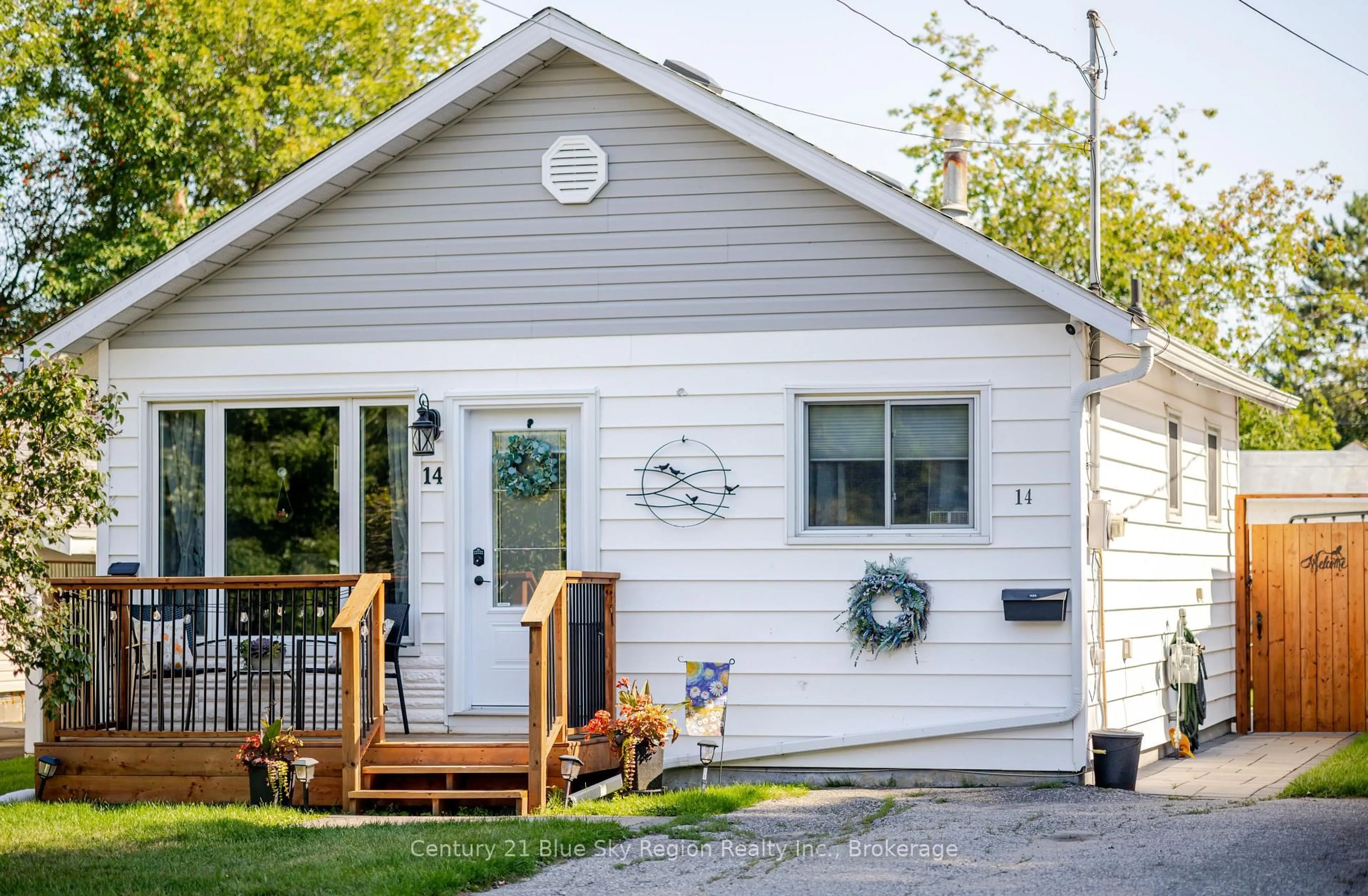 Home with vinyl exterior material, street for 14 MacDonald Ave, North Bay Ontario P1A 1G4