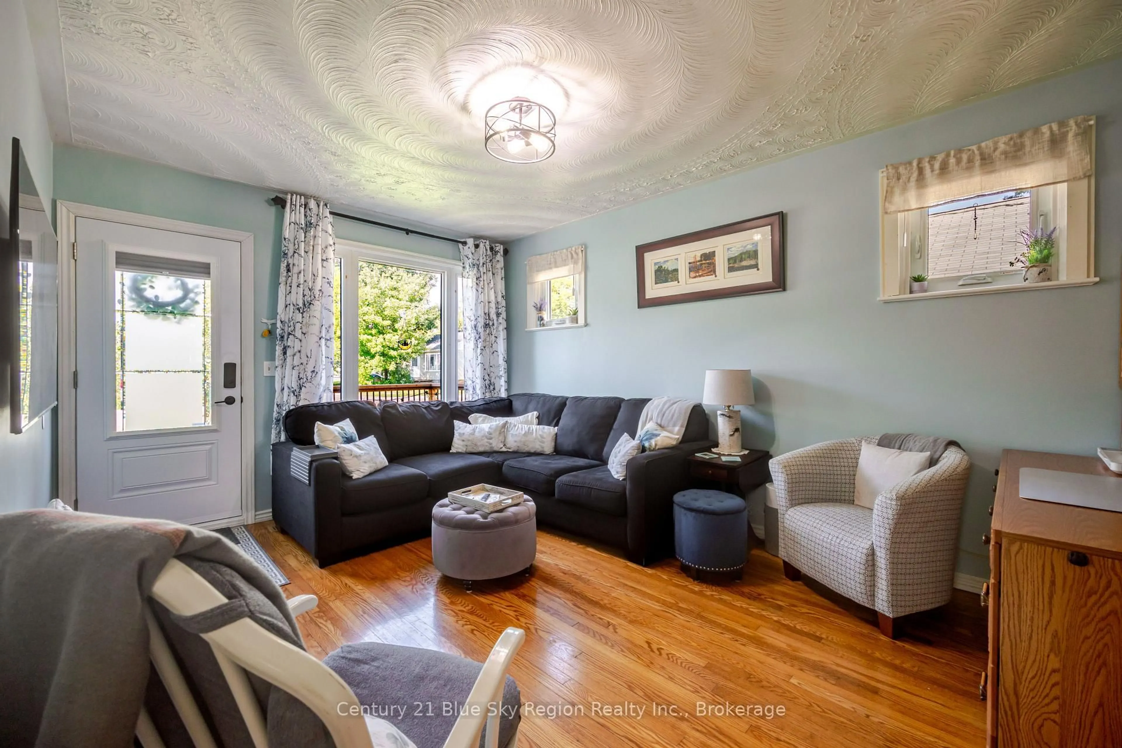 Living room with furniture, unknown for 14 MacDonald Ave, North Bay Ontario P1A 1G4
