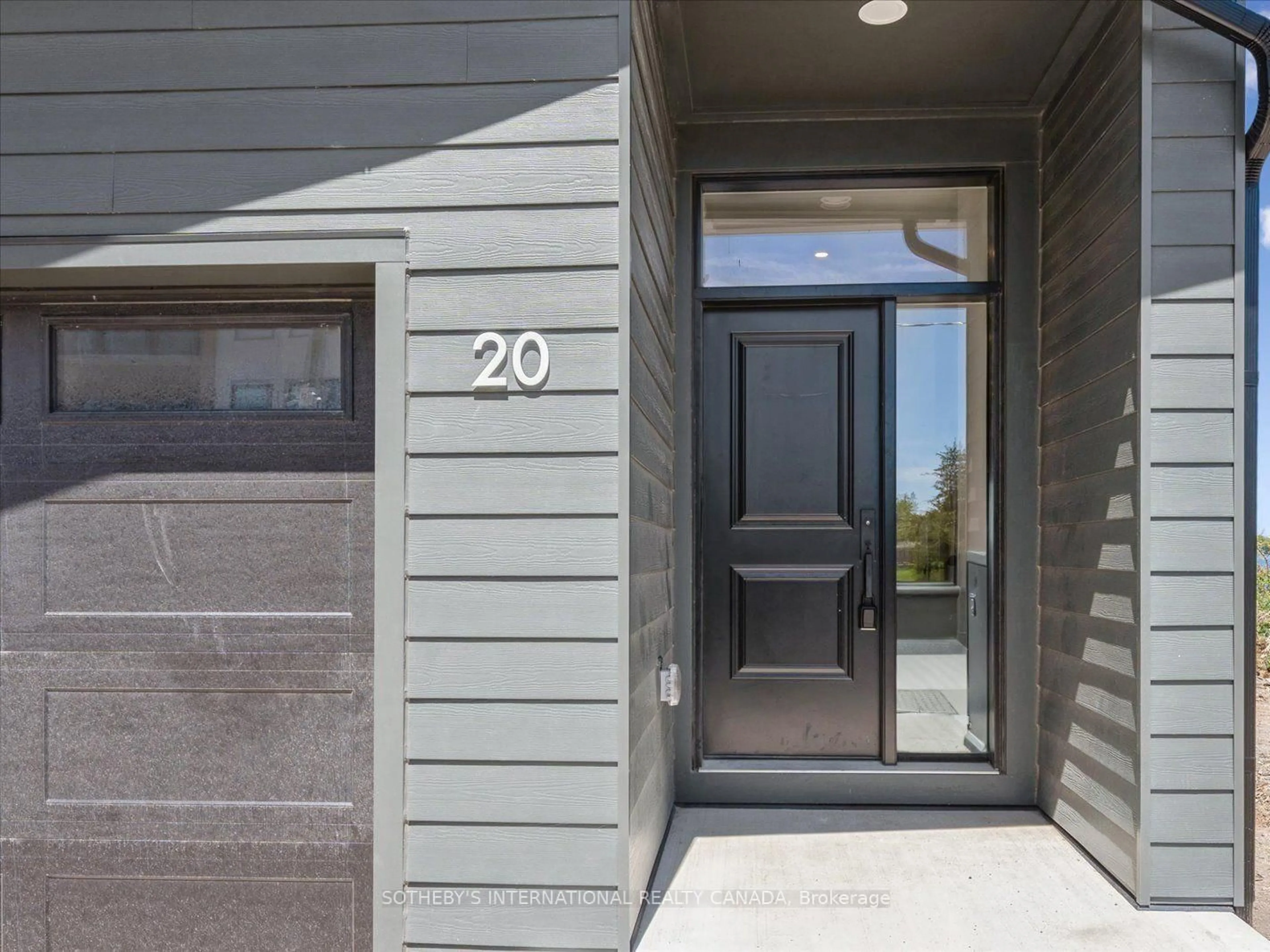 Indoor entryway for 19B West St N St #20, Kawartha Lakes Ontario K0M 1N0
