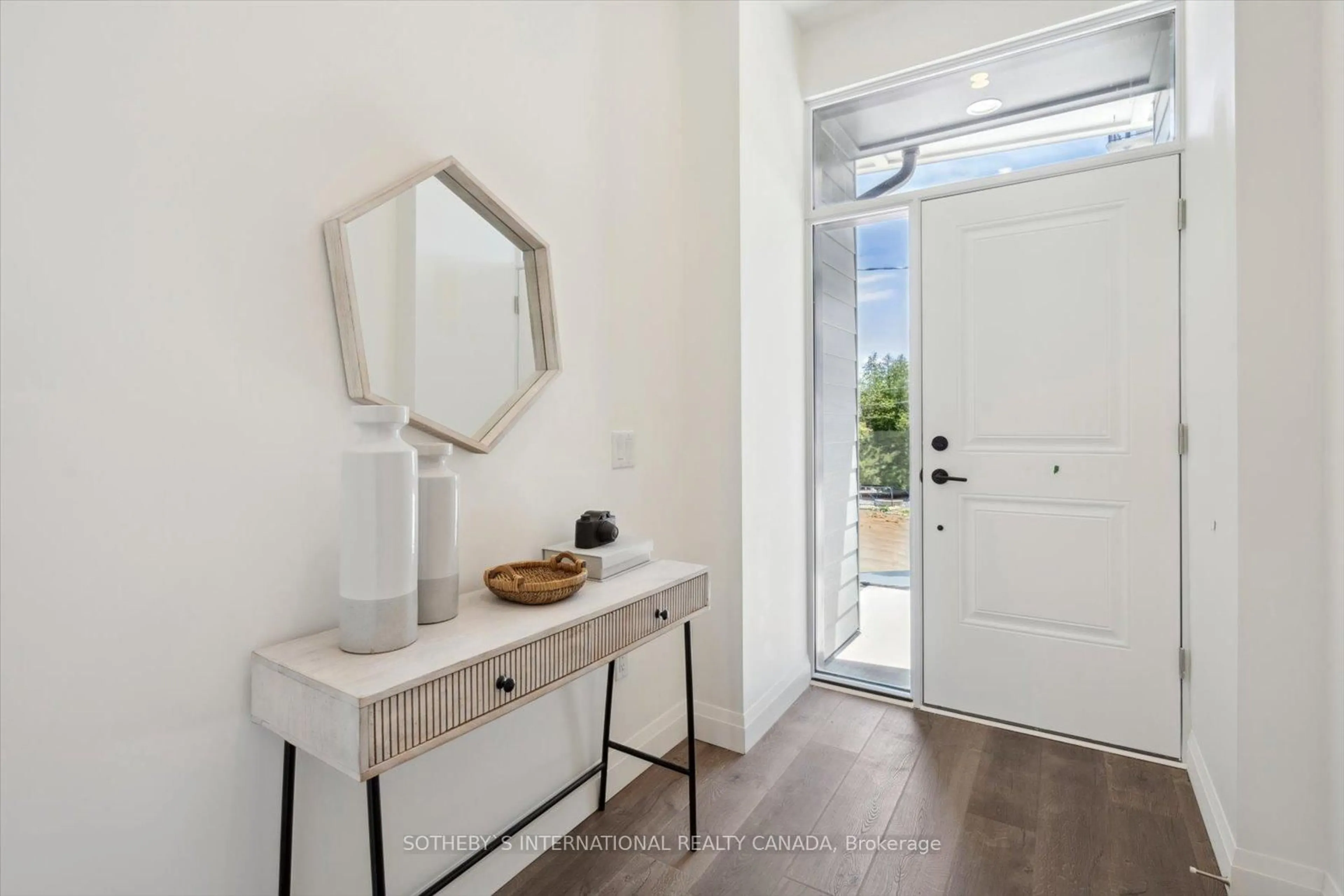 Indoor entryway for 19B West St N St #20, Kawartha Lakes Ontario K0M 1N0