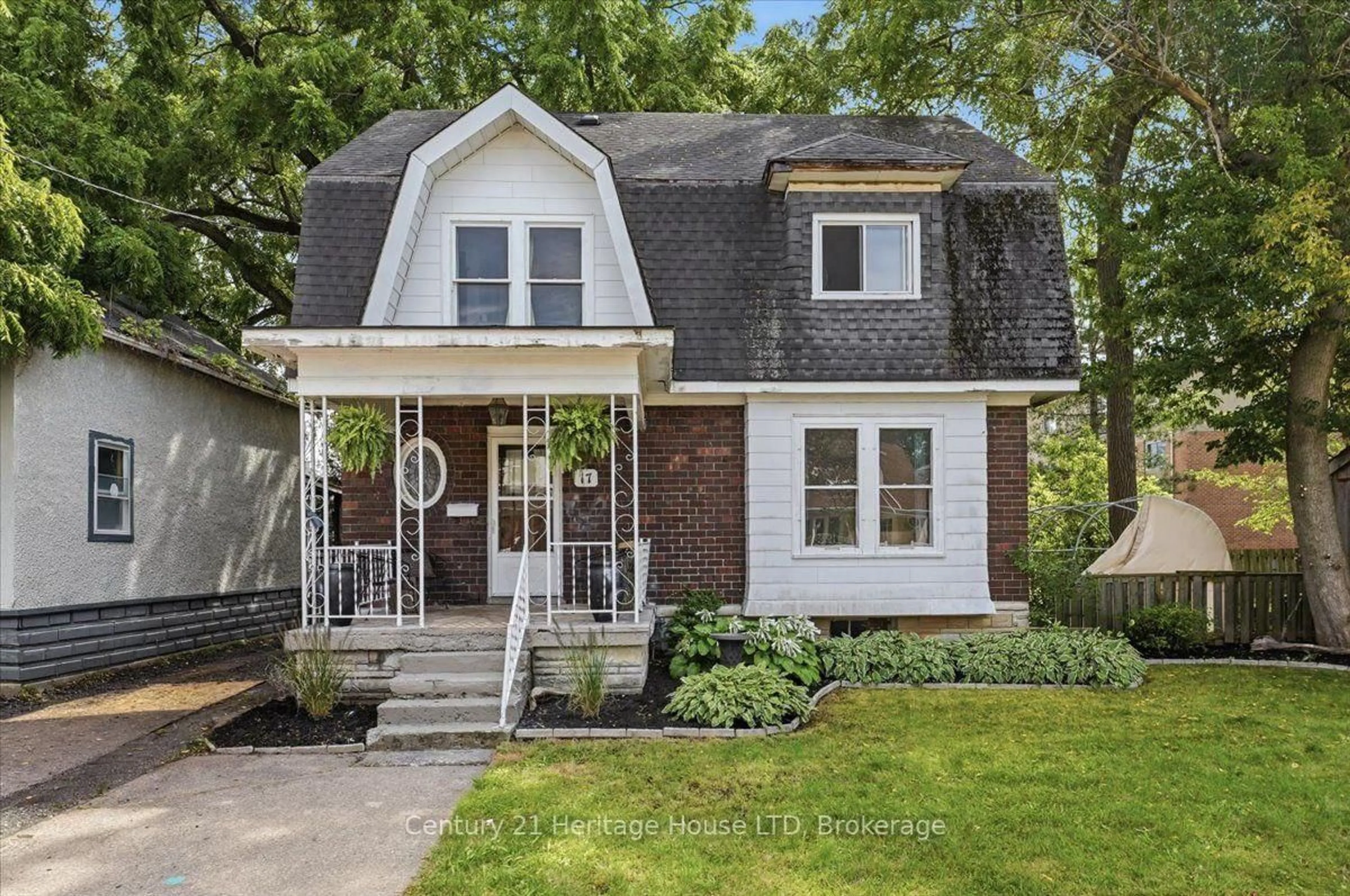 Home with brick exterior material, street for 17 Elizabeth St, Welland Ontario L3C 4M2