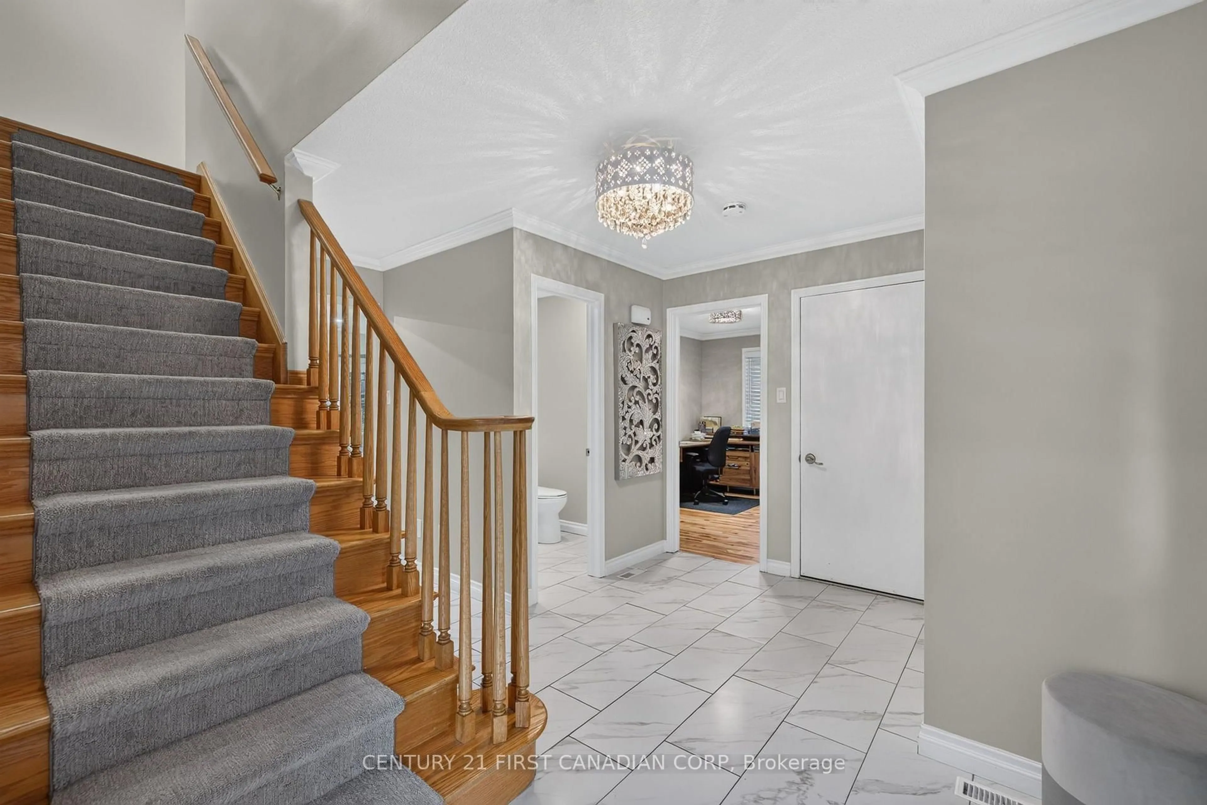 Indoor entryway for 603 Country Club Mews, London South Ontario N6C 5R1