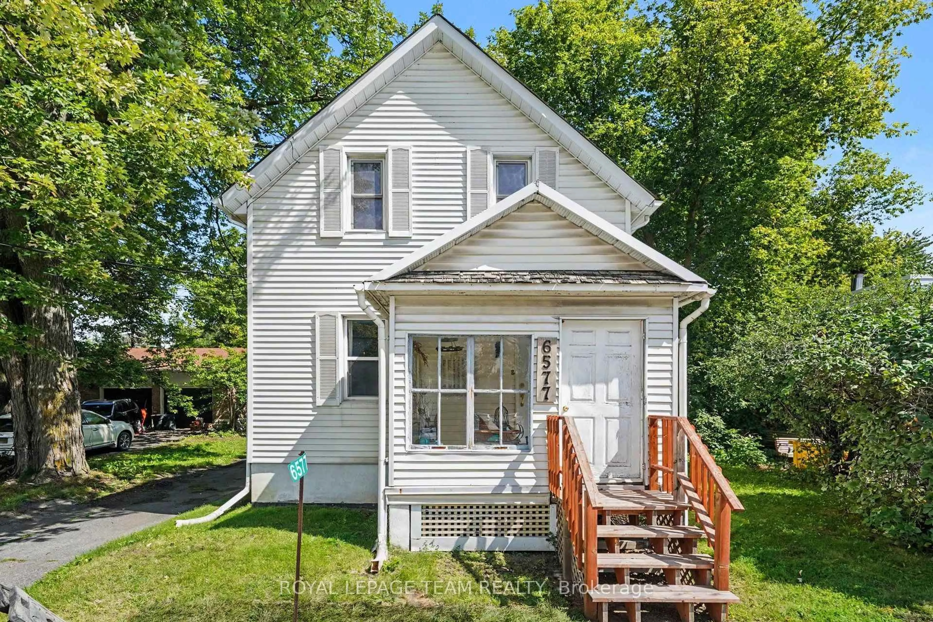 Home with vinyl exterior material, street for 6577 Fourth Line Rd, North Gower Ontario K0A 2T0
