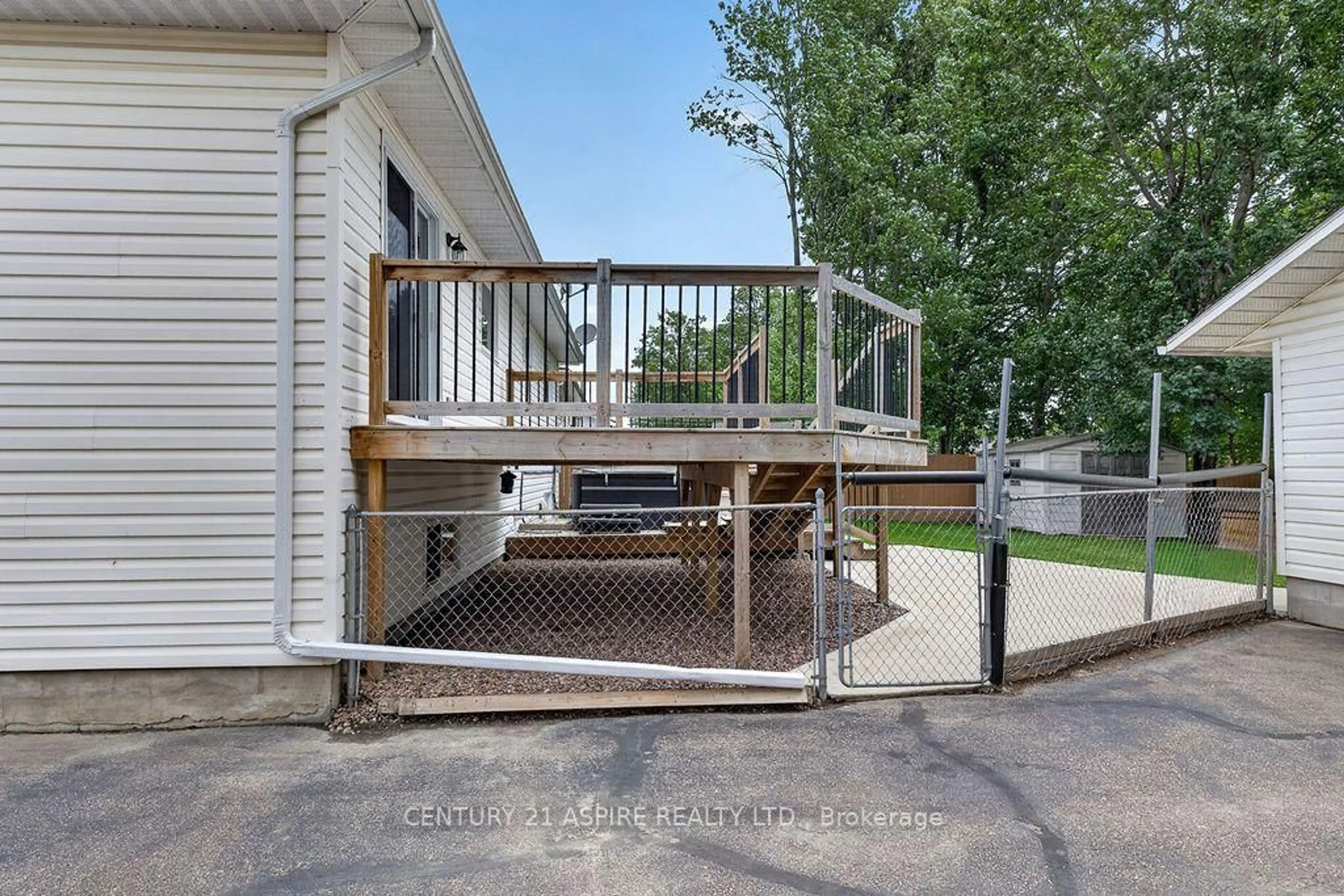Patio, water/lake/river/ocean view for 50 Portage Rd, Petawawa Ontario K8H 3M8