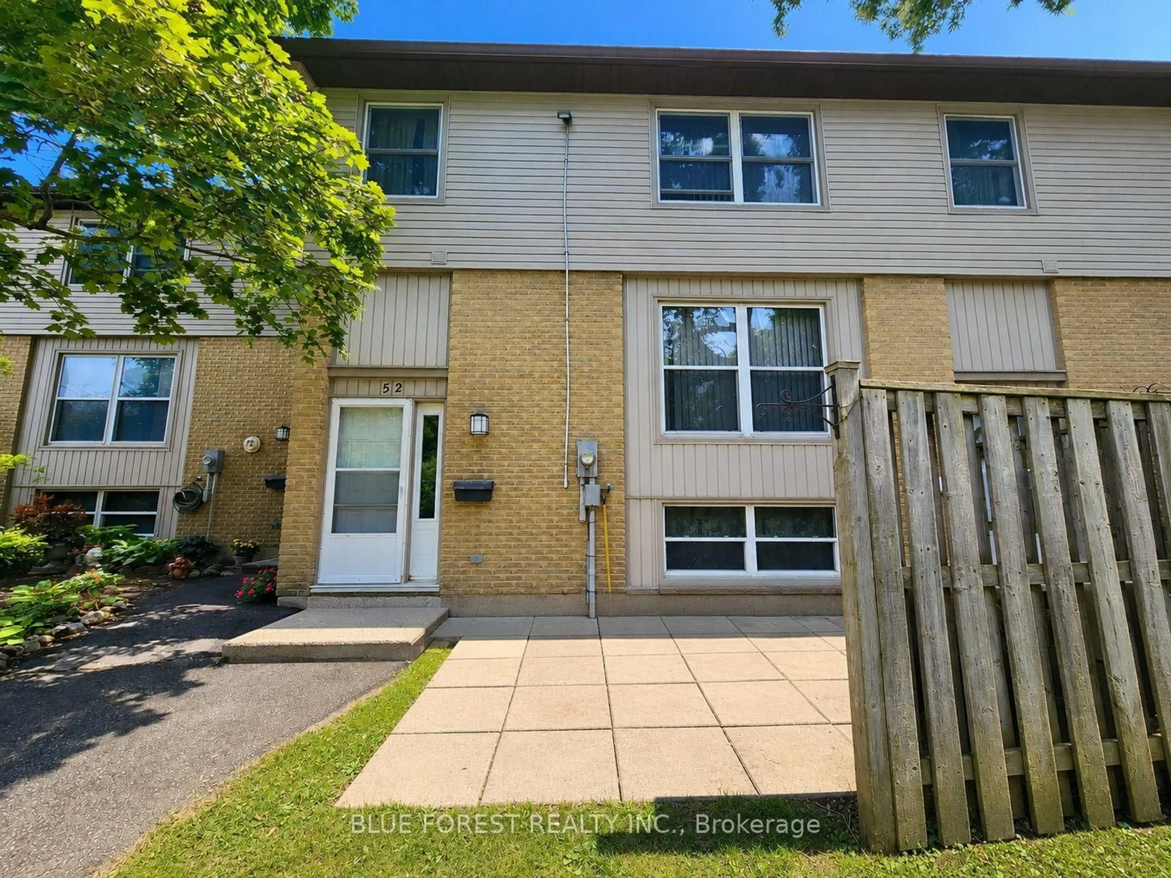 A pic from outside/outdoor area/front of a property/back of a property/a pic from drone, street for 760 Berkshire Dr #52, London South Ontario N6J 4A5