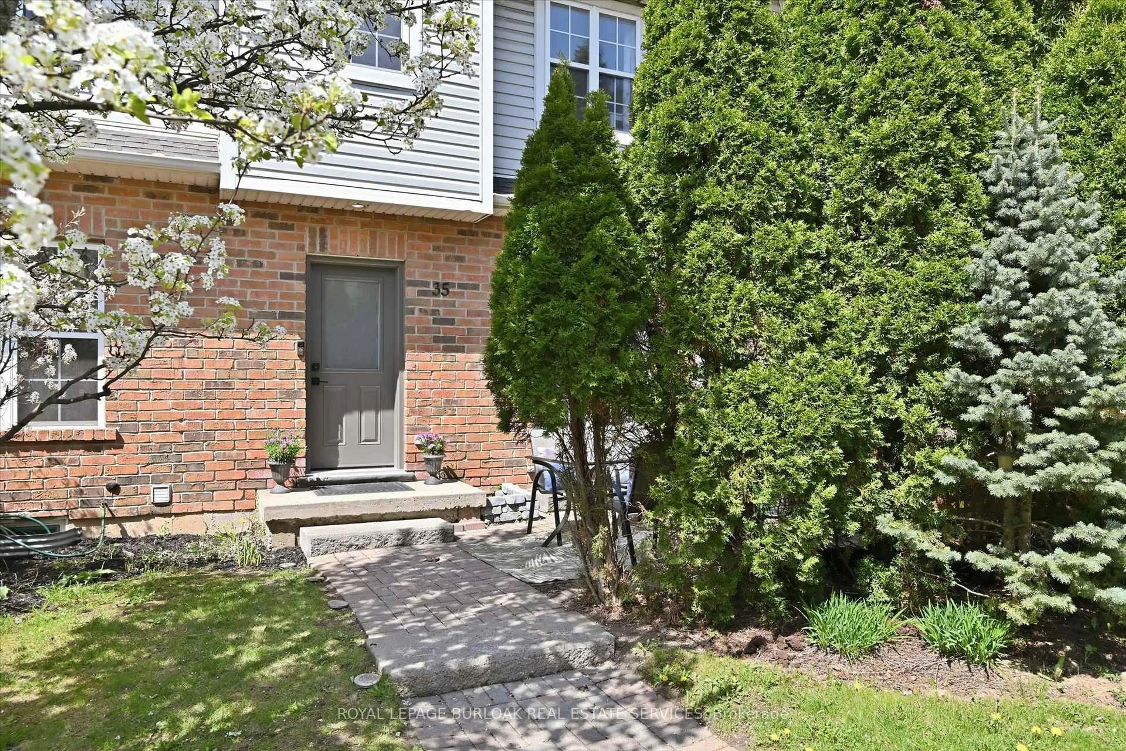 Unknown for 1085 Harrogate Dr #35, Hamilton Ontario L9K 1R2