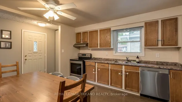 36 Upcott Cres, London South 3
