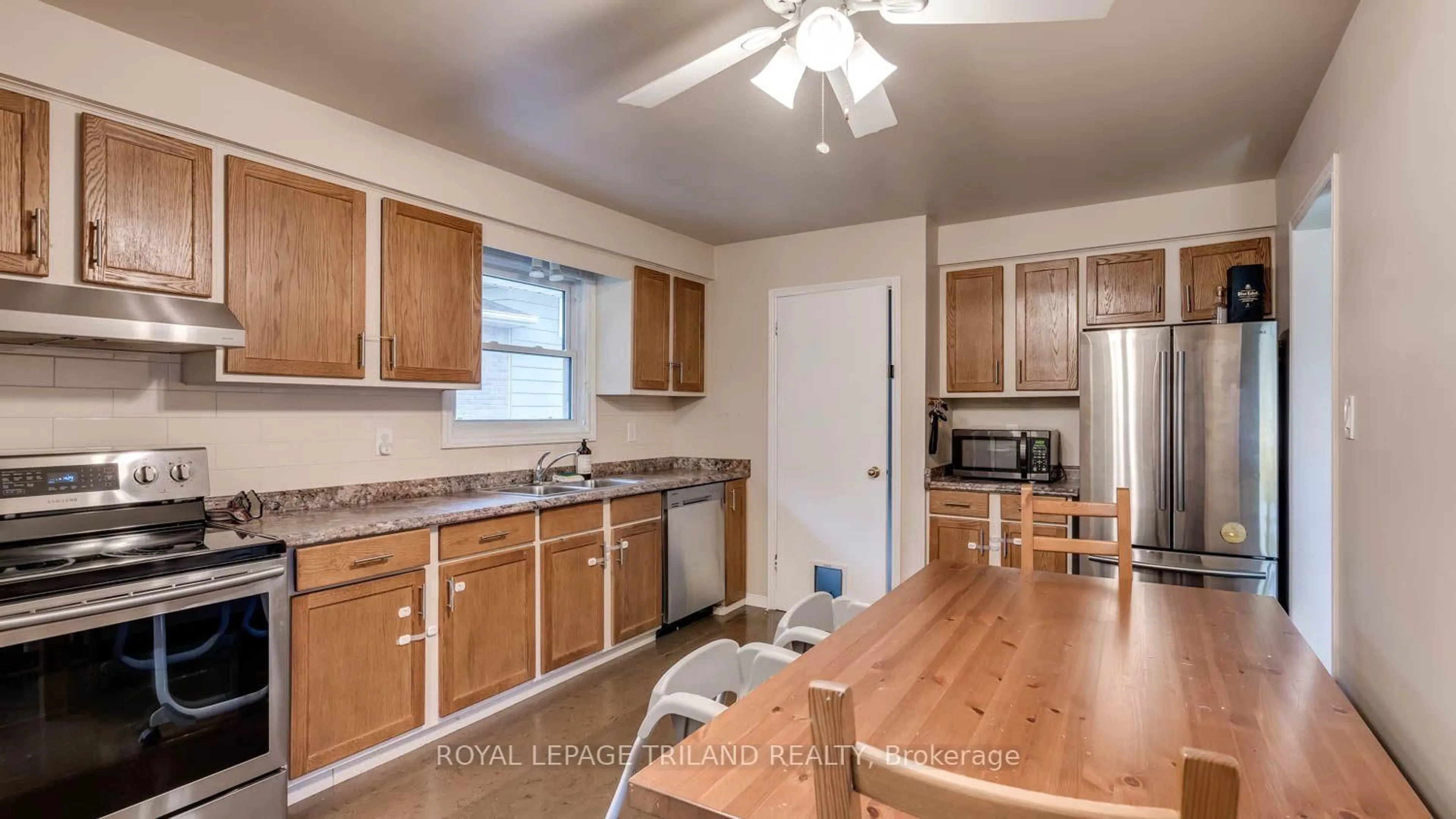 Standard kitchen, unknown for 36 Upcott Cres, London South Ontario N6E 1S7