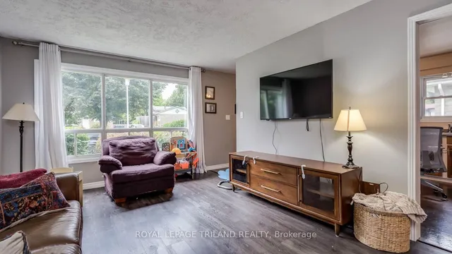36 Upcott Cres, London South 5