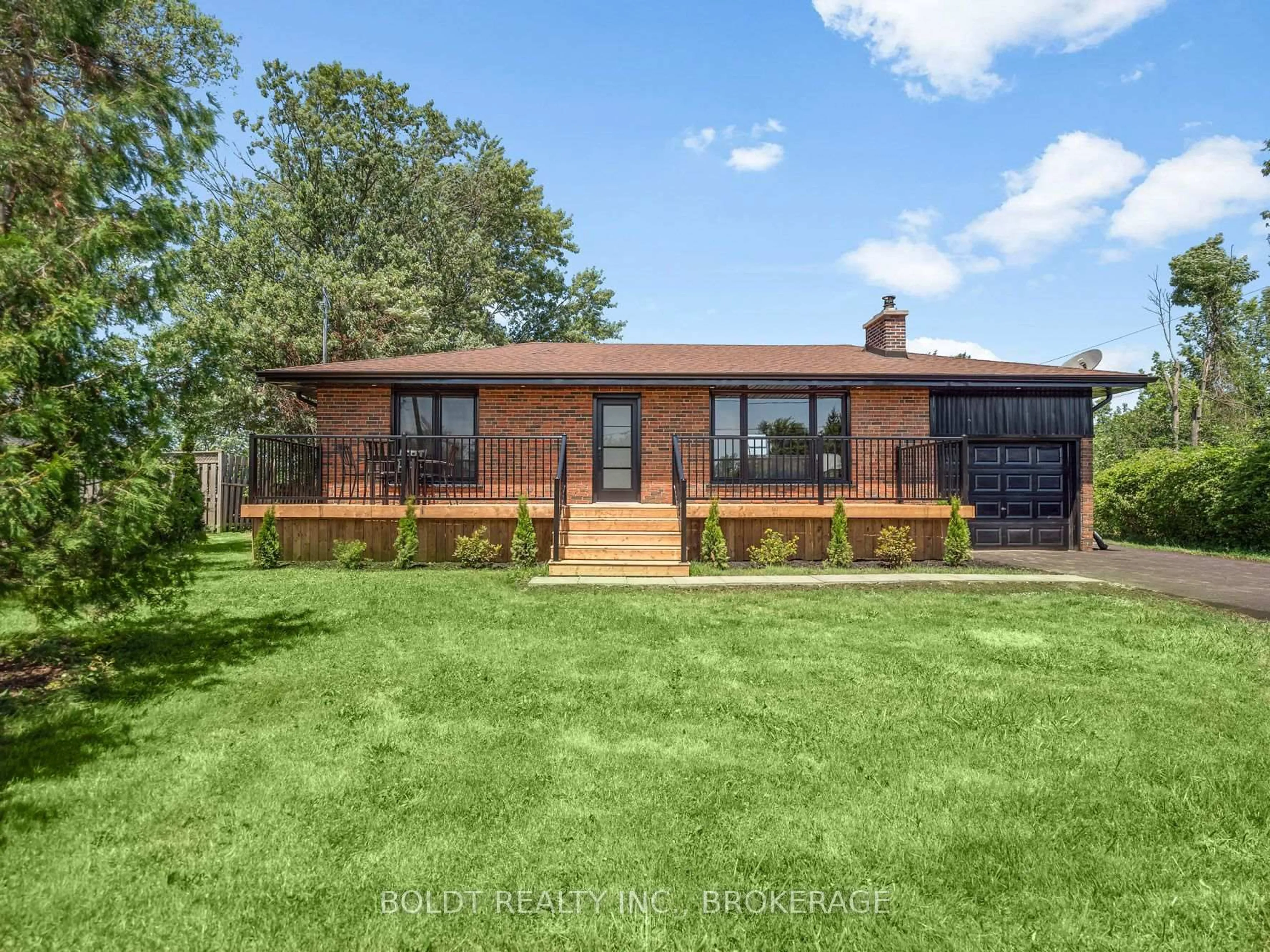 Home with brick exterior material, unknown for 6221 Lyons Creek Rd, Niagara Falls Ontario L2G 0L9