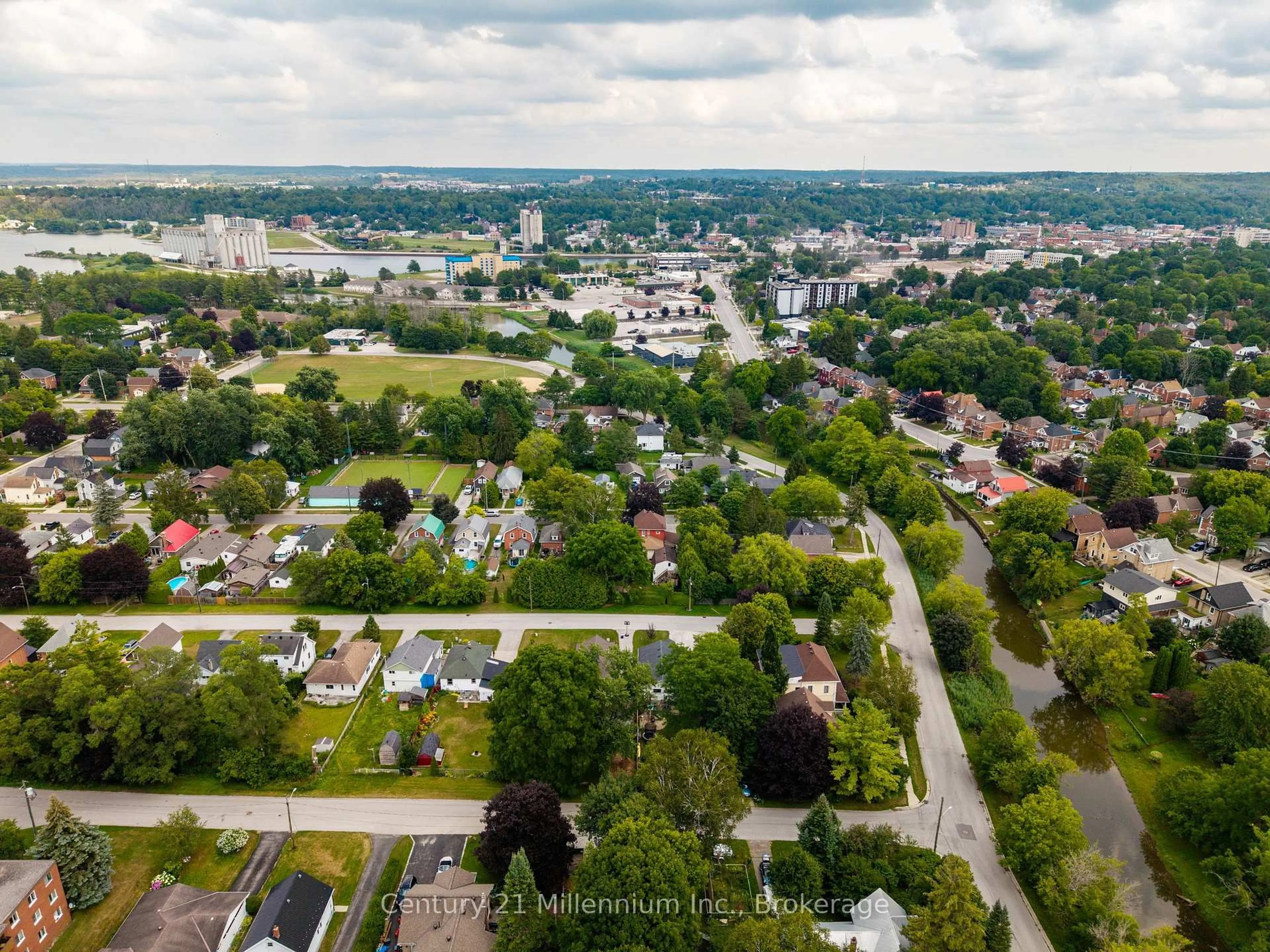 A pic from outside/outdoor area/front of a property/back of a property/a pic from drone, street for 1512 5th Ave A Ave, Owen Sound Ontario N4K 5E6
