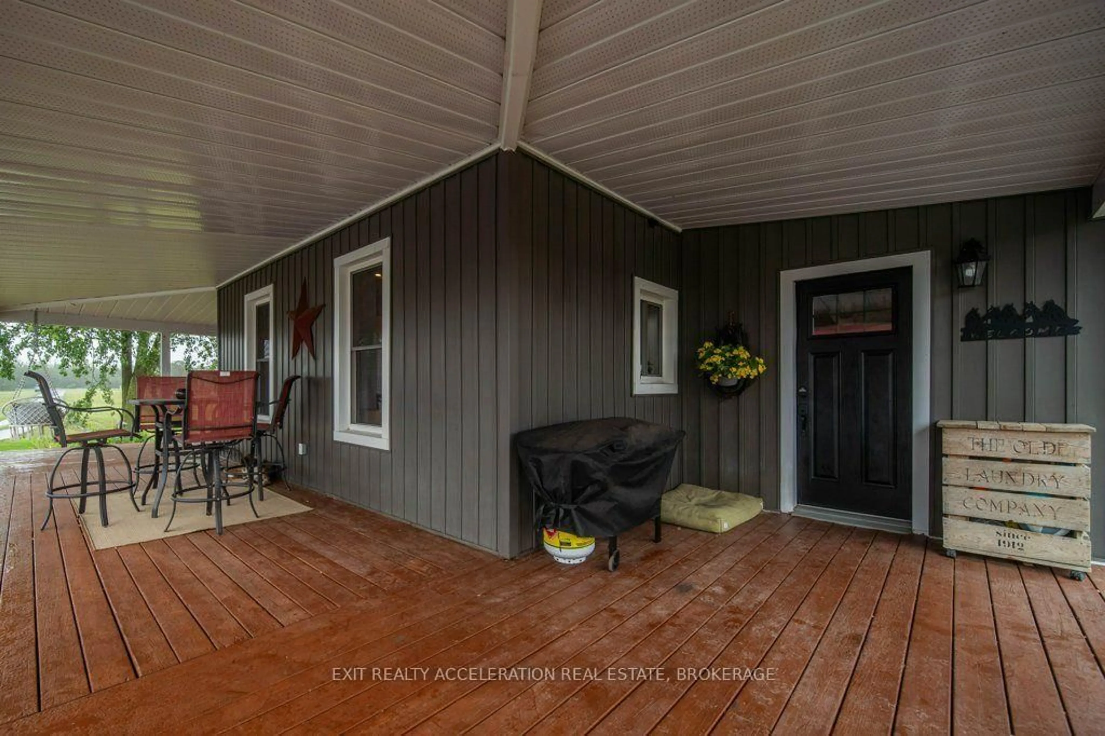 Patio, street for 814 Meach Rd, Greater Napanee Ontario K0K 2Z0