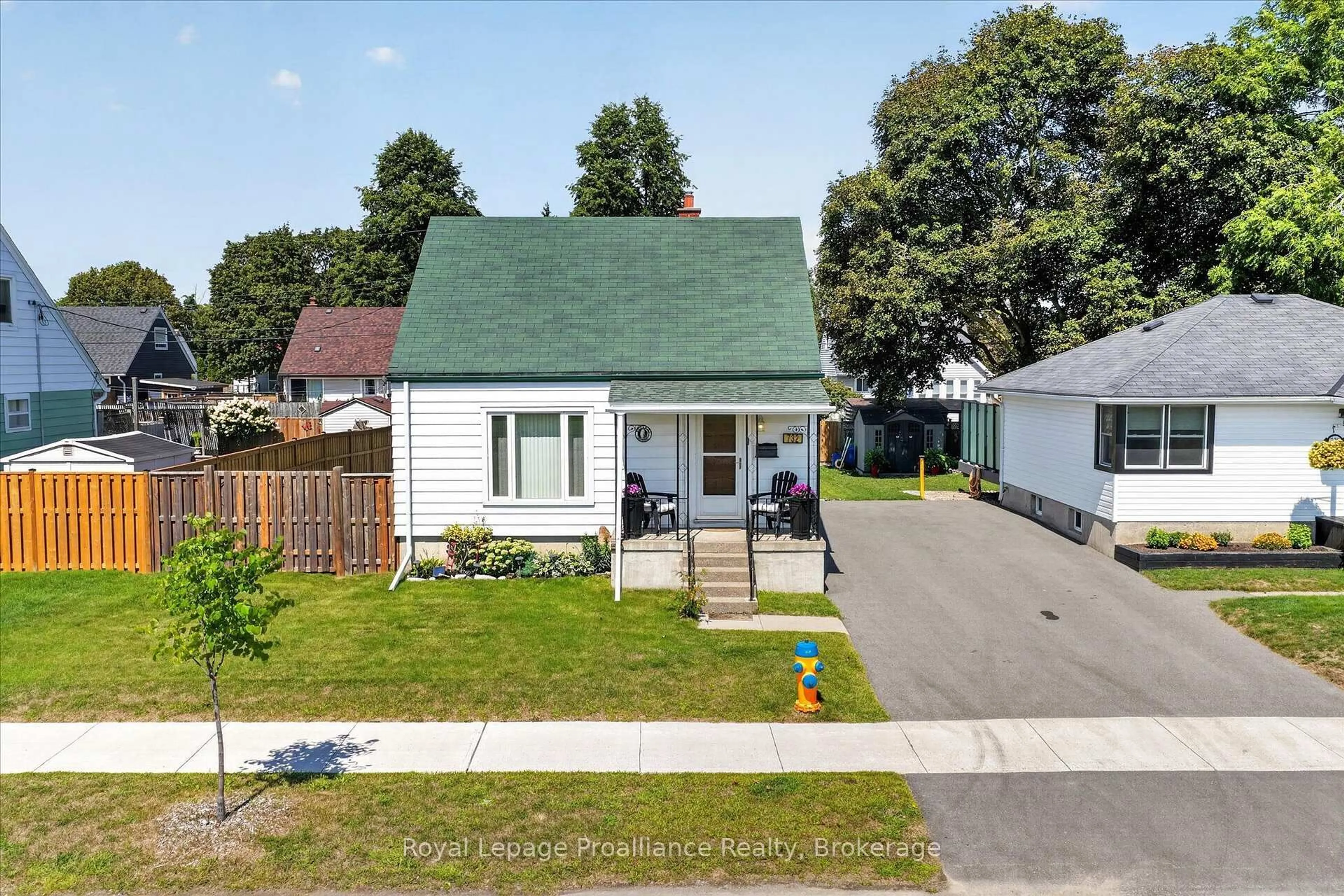 A pic from outside/outdoor area/front of a property/back of a property/a pic from drone, street for 732 Gillespie Ave, Peterborough Ontario K9J 4B7