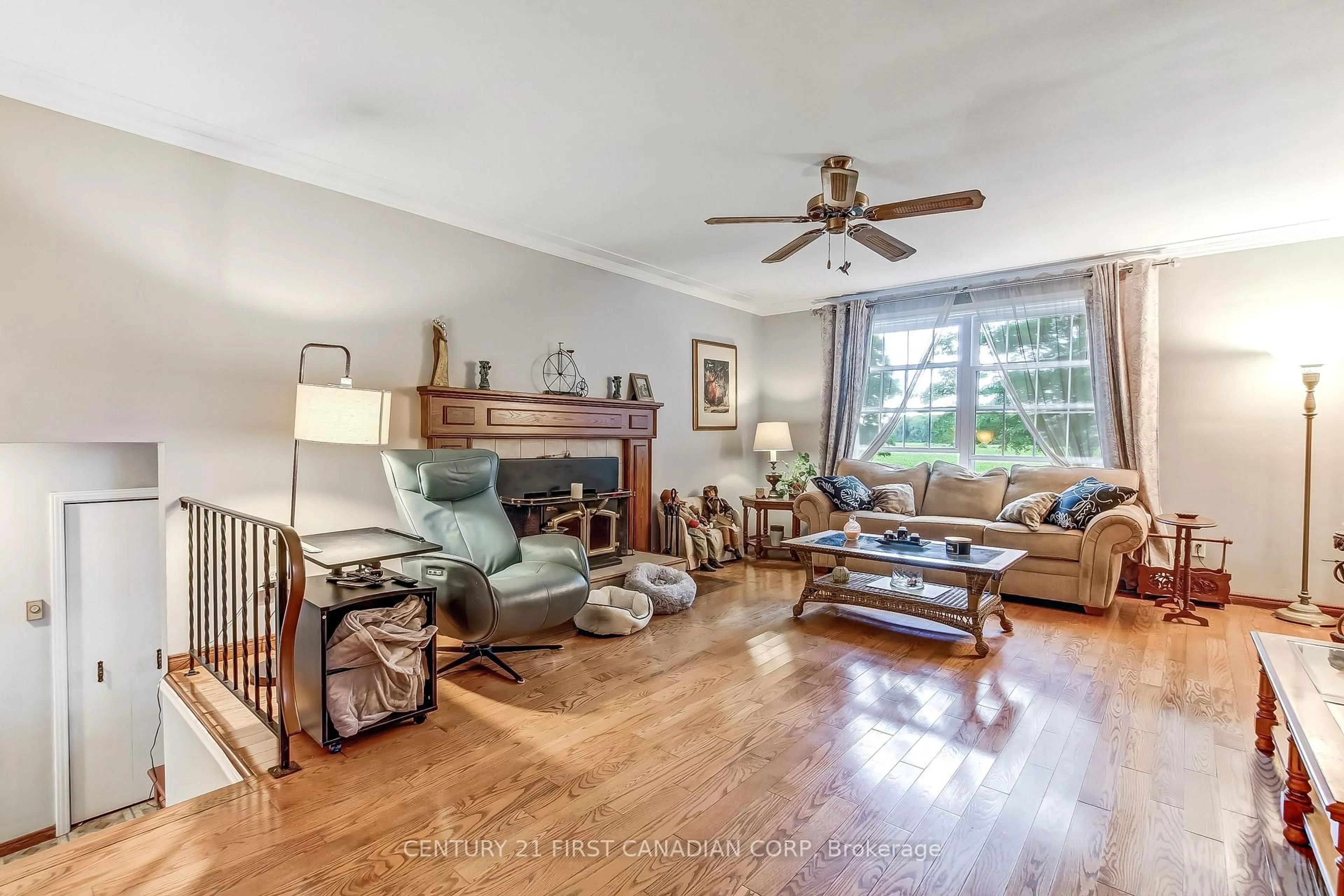Living room with furniture, wood/laminate floor for 6892 Century Dr, Strathroy-Caradoc Ontario N6B 3N1