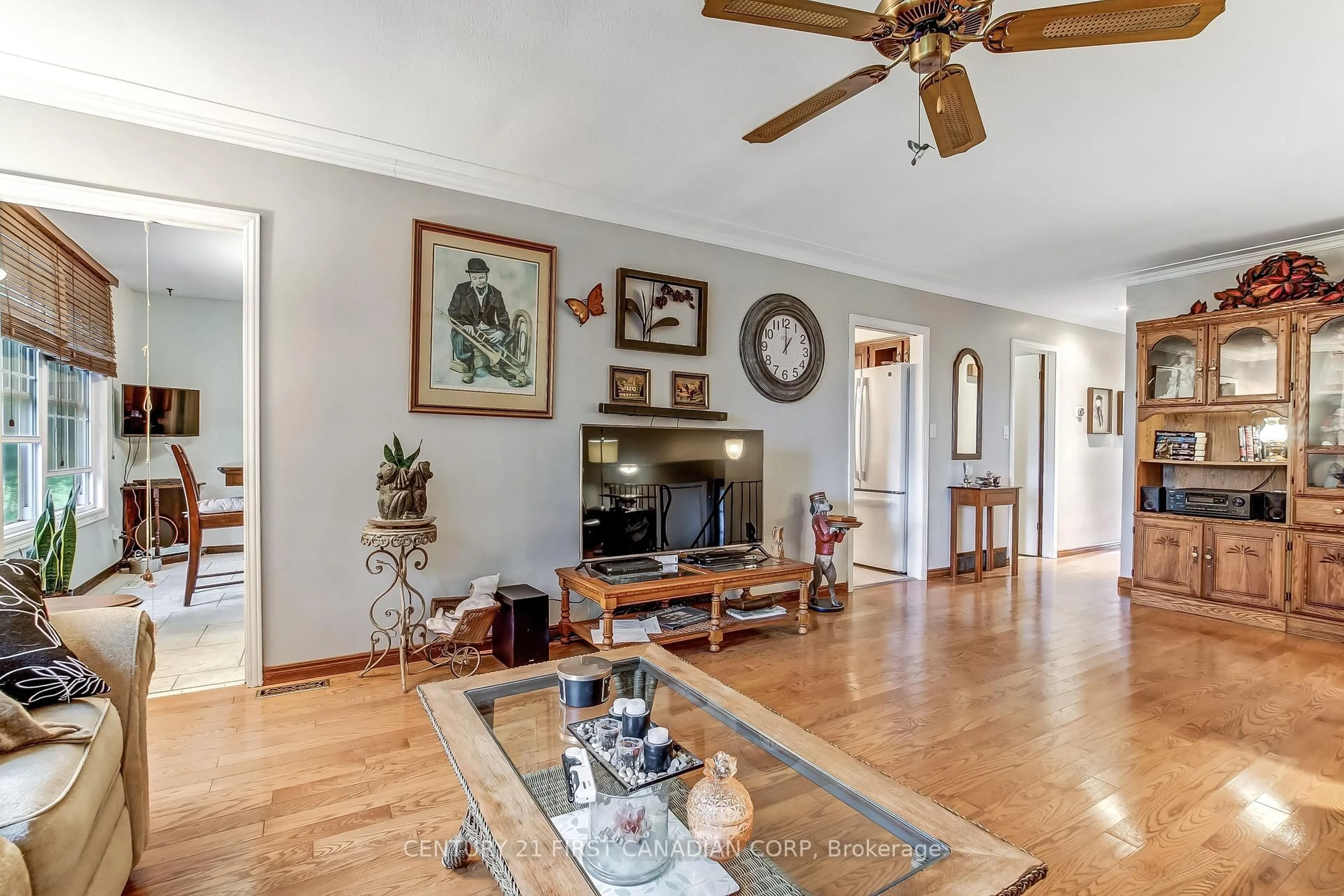Living room with furniture, unknown for 6892 Century Dr, Strathroy-Caradoc Ontario N6B 3N1