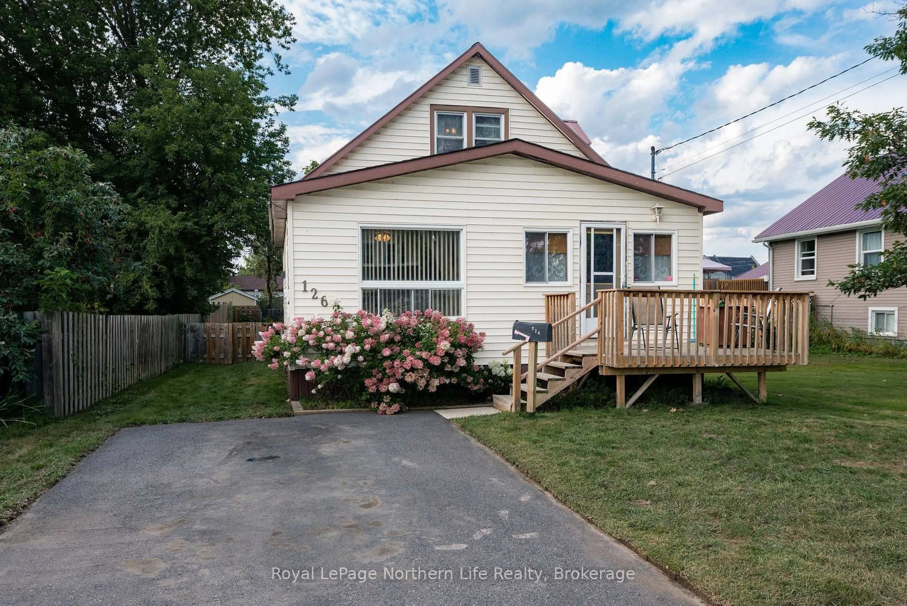 A pic from outside/outdoor area/front of a property/back of a property/a pic from drone, street for 126 Judge Ave, North Bay Ontario P1A 1B6