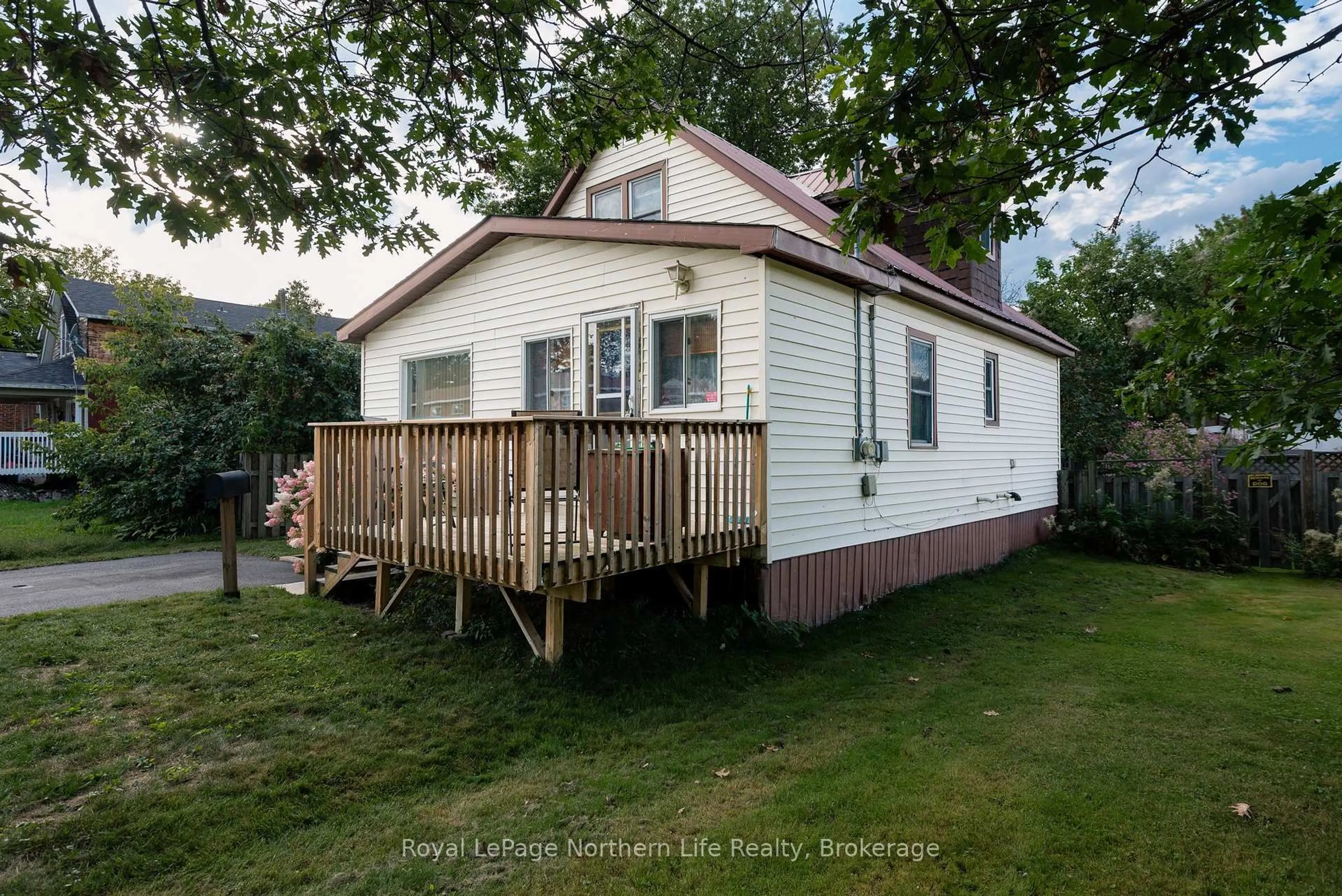 Home with vinyl exterior material, street for 126 Judge Ave, North Bay Ontario P1A 1B6