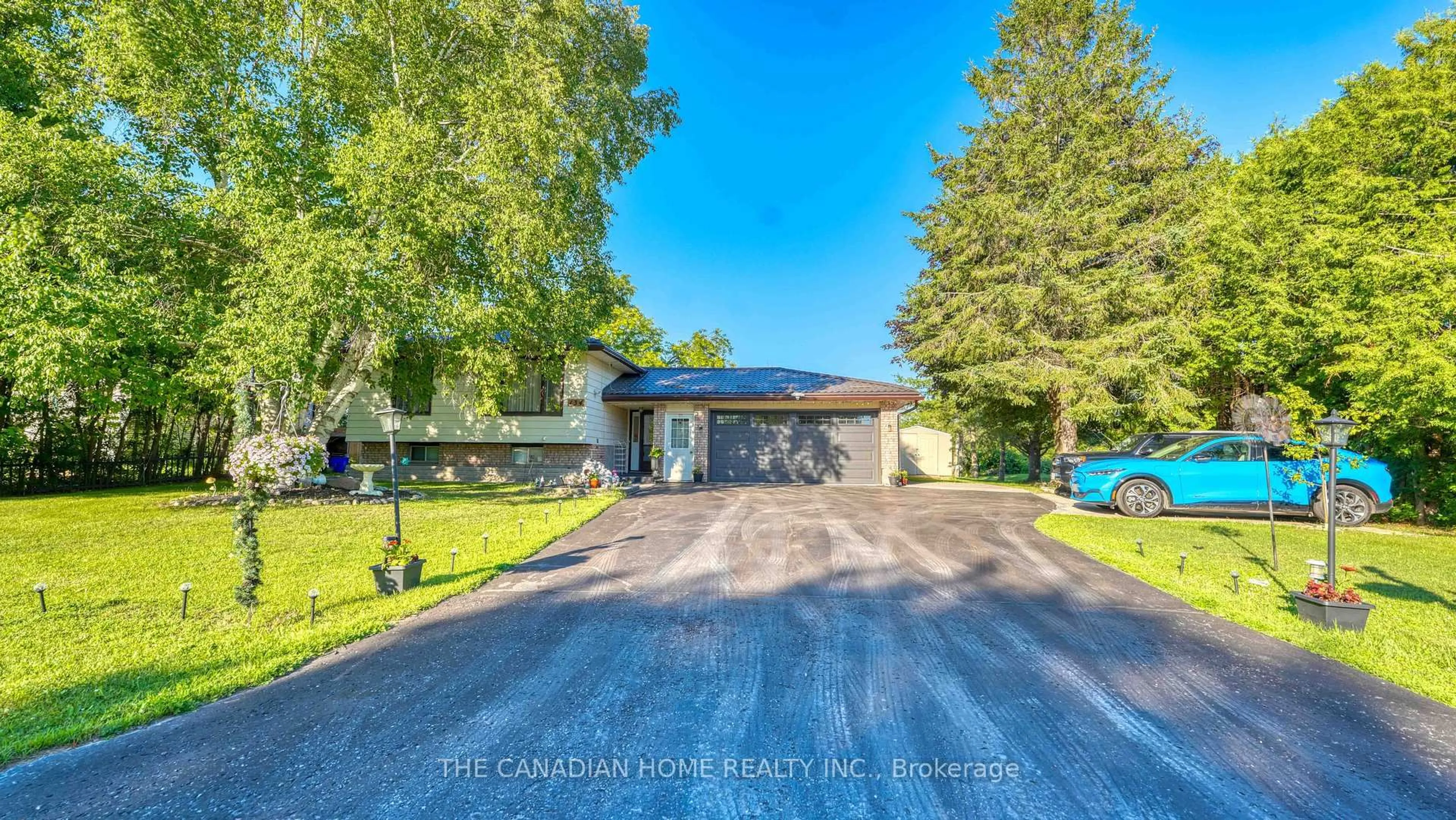 A pic from outside/outdoor area/front of a property/back of a property/a pic from drone, street for 134 Jeffrey Dr, Quinte West Ontario K8V 0P2