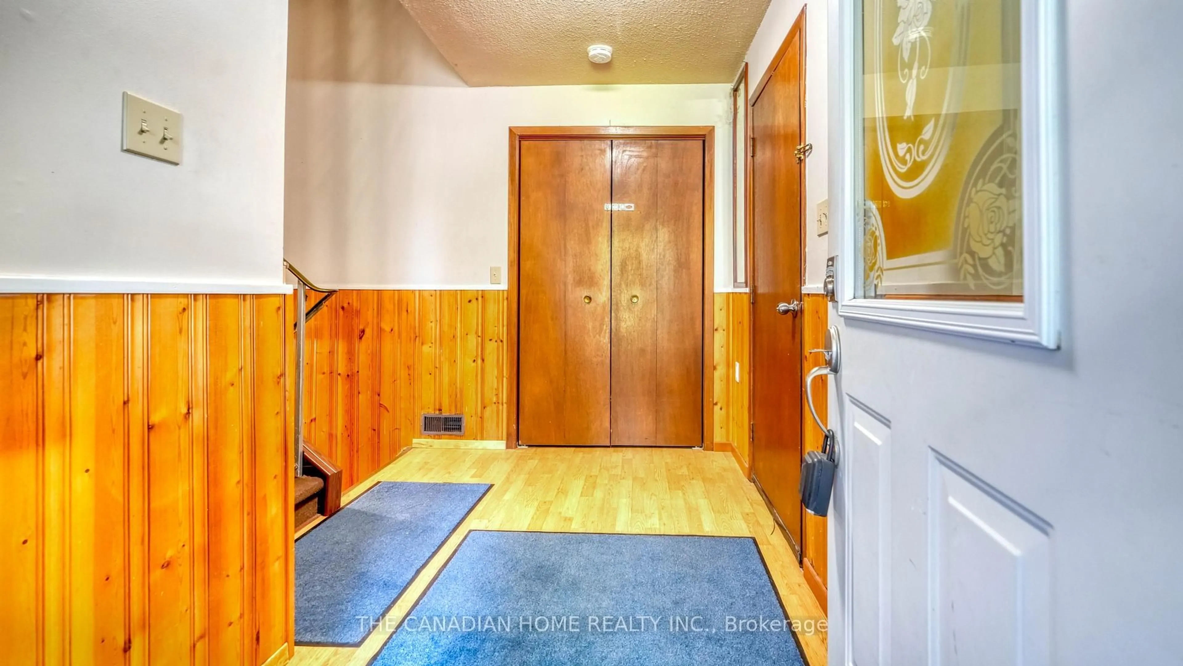 Indoor foyer for 134 Jeffrey Dr, Quinte West Ontario K8V 0P2