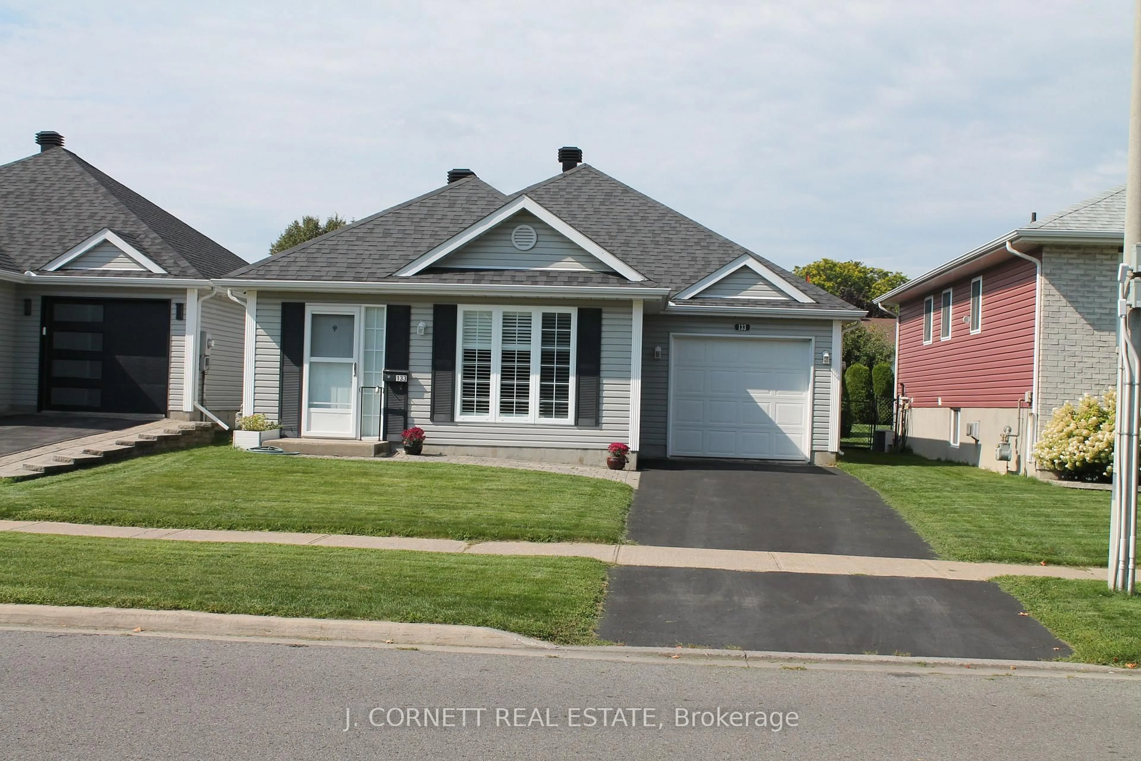 Home with vinyl exterior material, street for 133 Dunbar Ave, Cornwall Ontario K6H 7P4