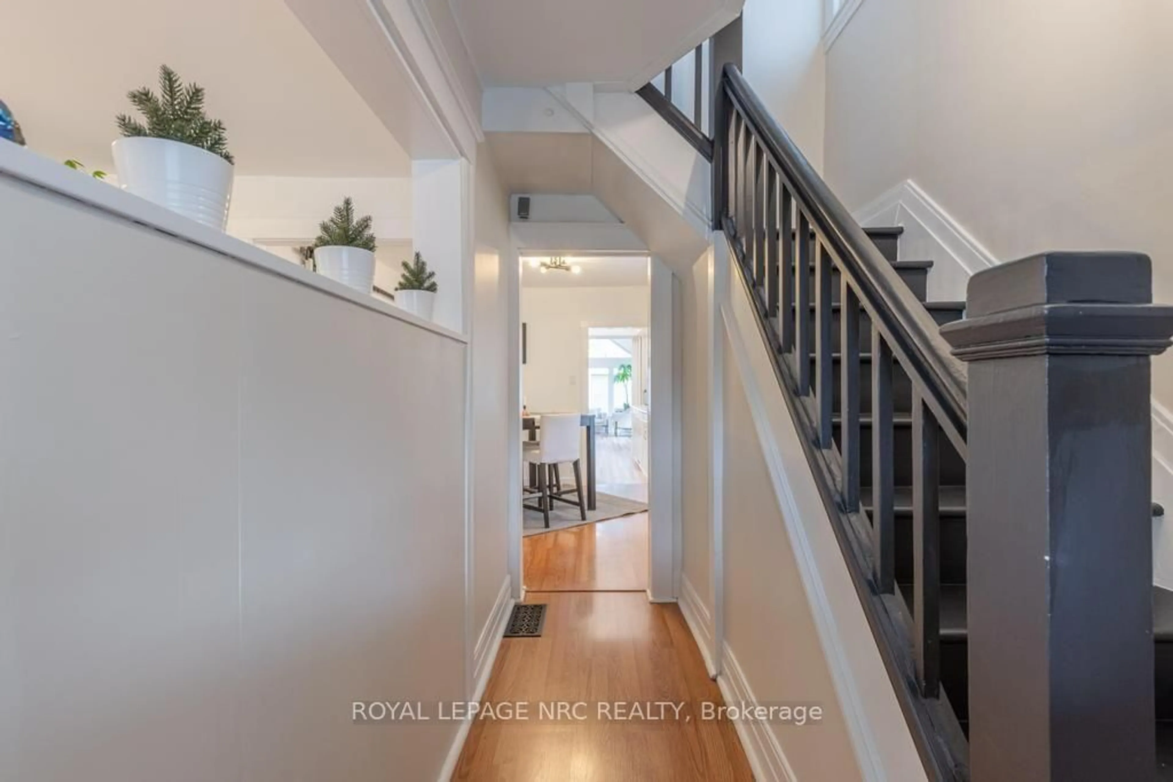 Indoor entryway for 7 Capner St, St. Catharines Ontario L2P 2K2