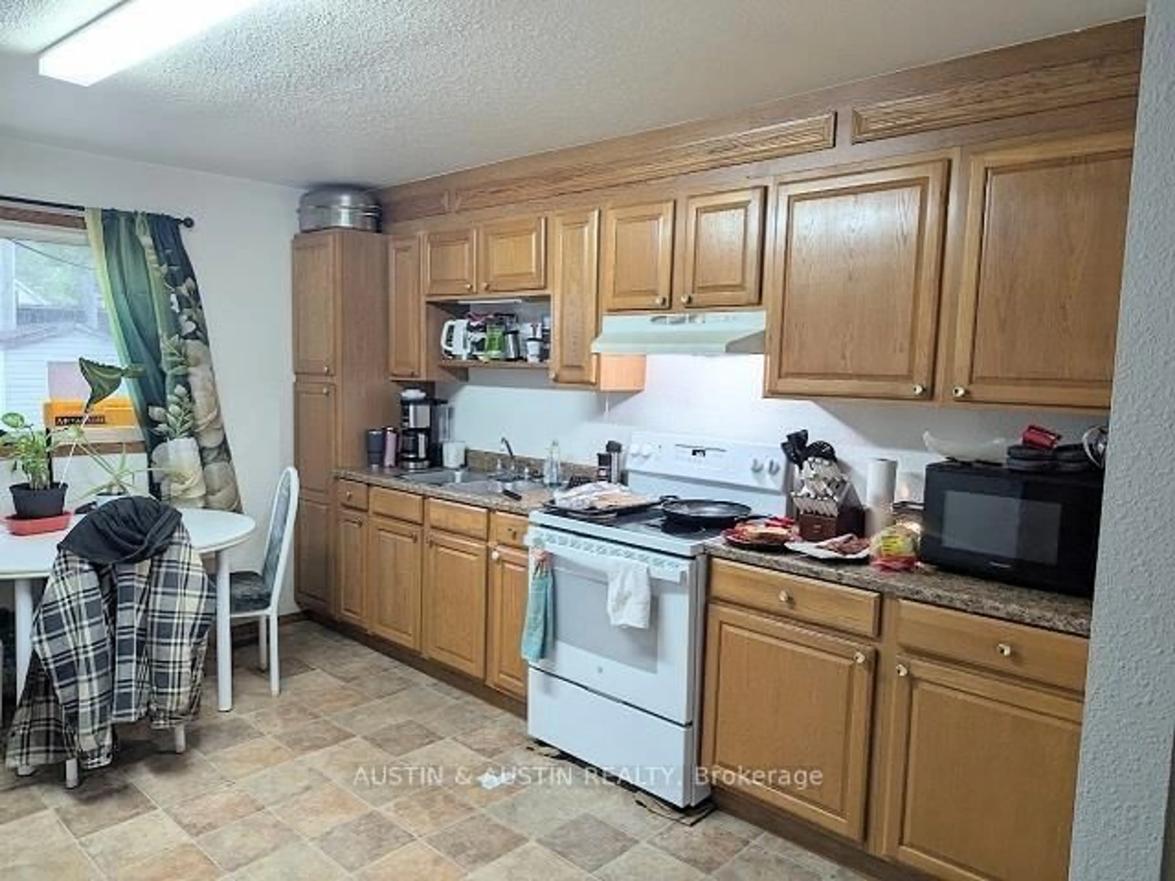 Standard kitchen, unknown for 54 Hearst Ave, Dryden Ontario P8N 2K5