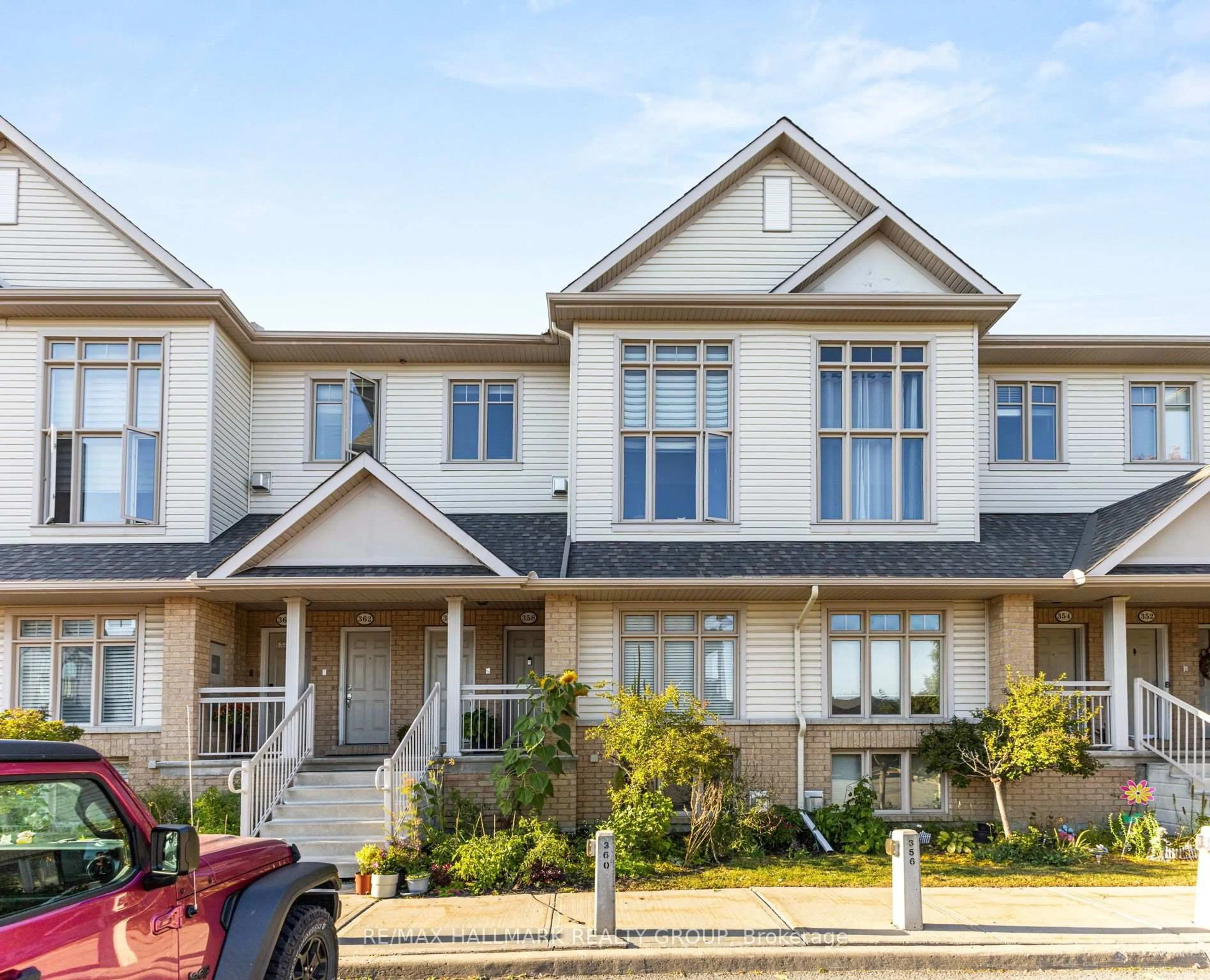 Home with vinyl exterior material, street for 358 Galston Private, Ottawa Ontario K1W 0G3