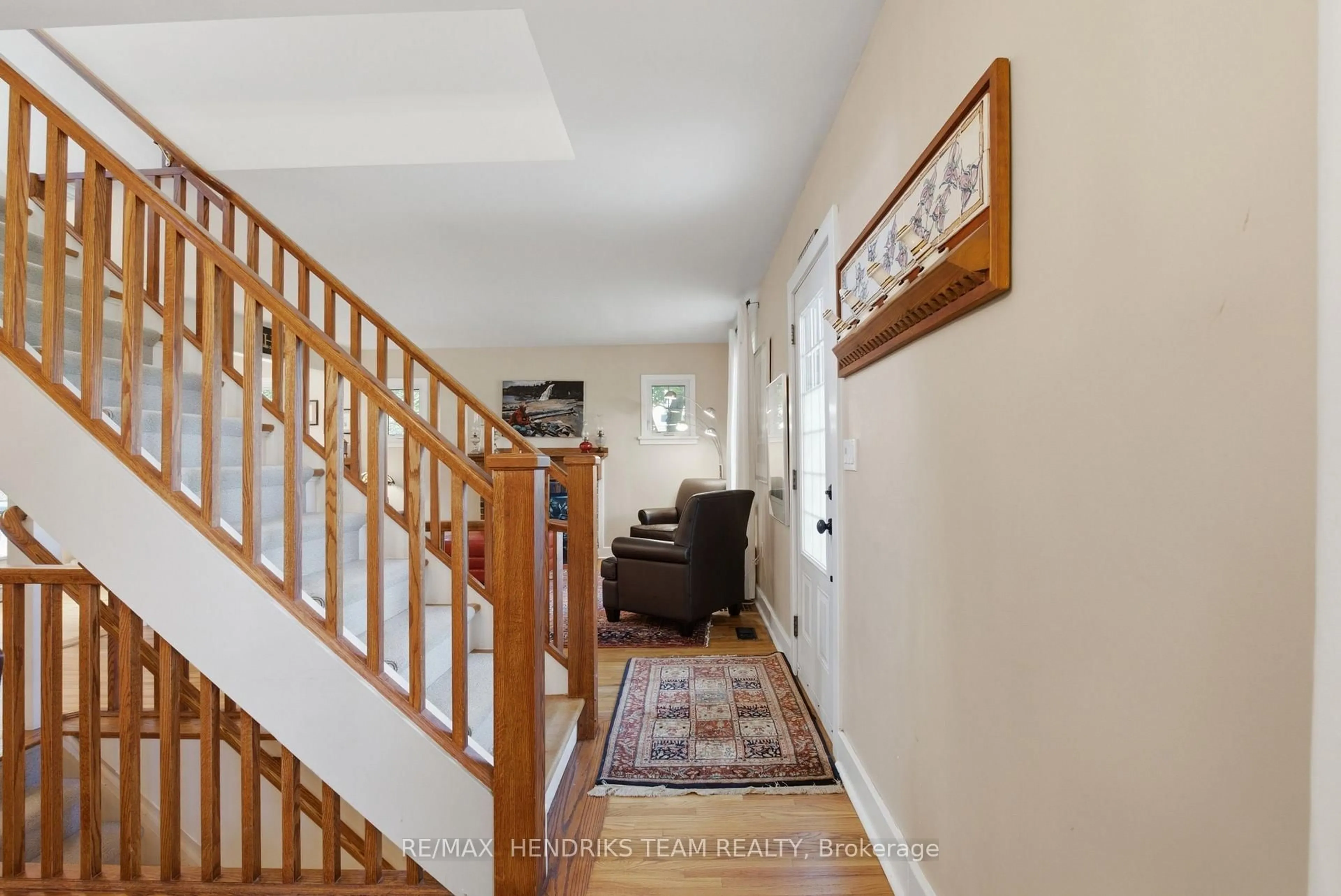 Indoor foyer for 138 Kathleen St, Guelph Ontario N1H 4Y3