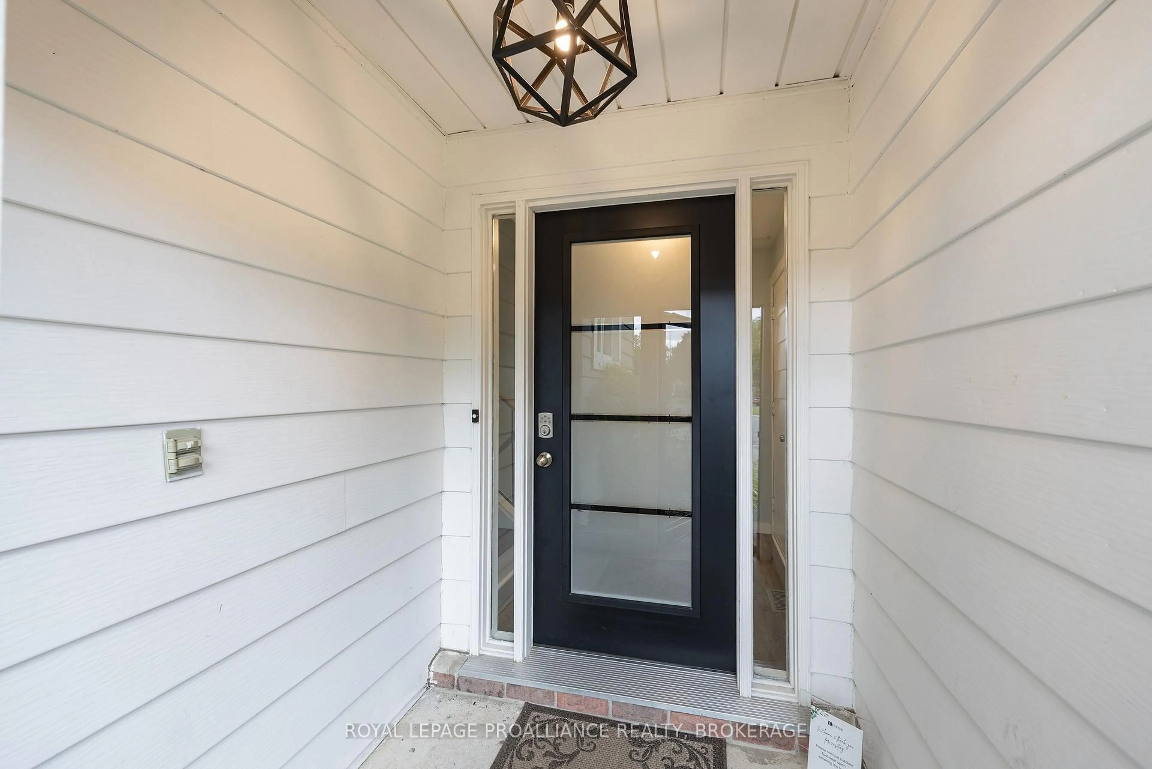 Indoor entryway for 868 Allum Ave, Kingston Ontario K7M 7A1