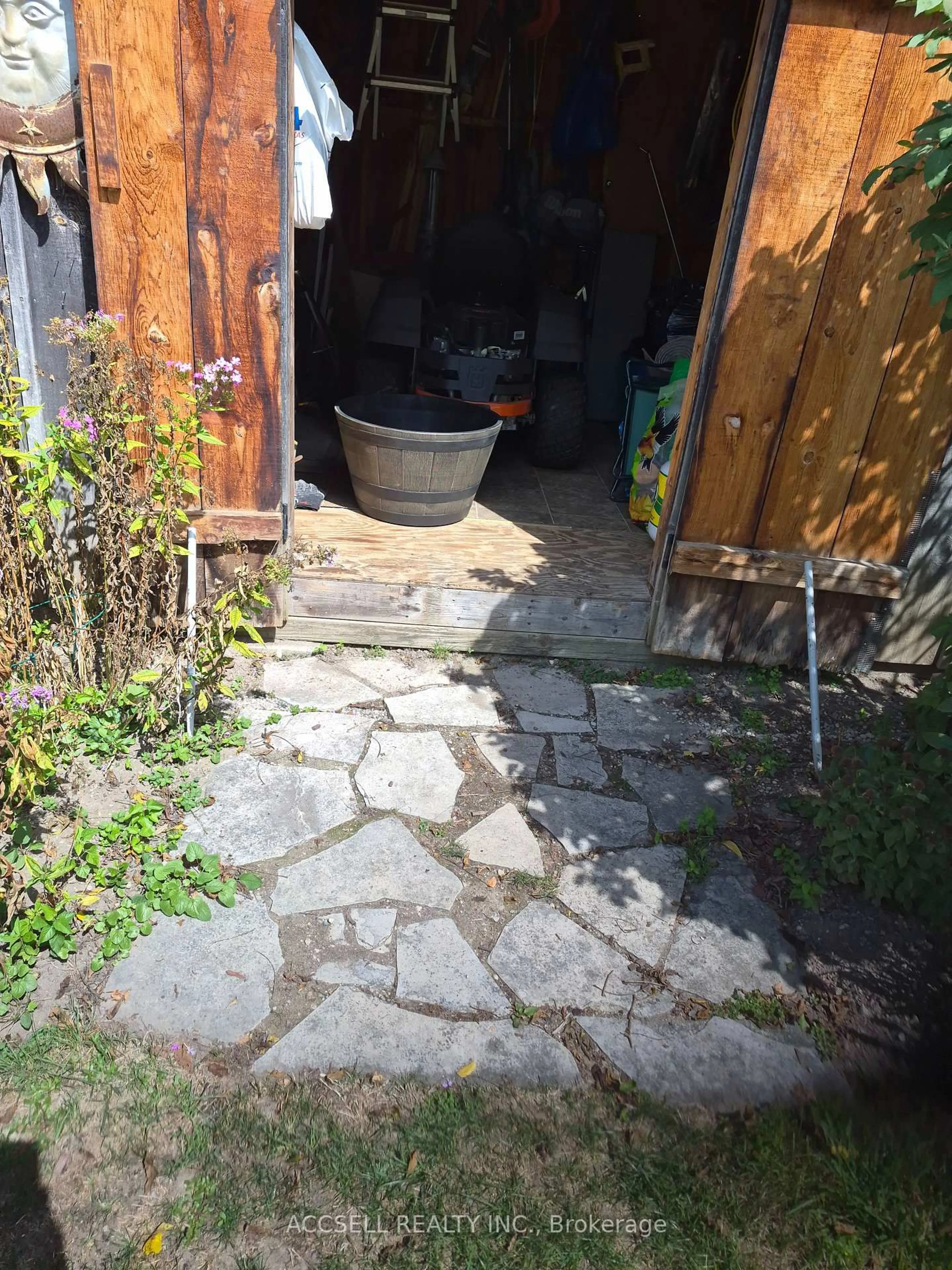 Patio, street for 545 Broadway St, Out of Area Ontario N0N 1T0