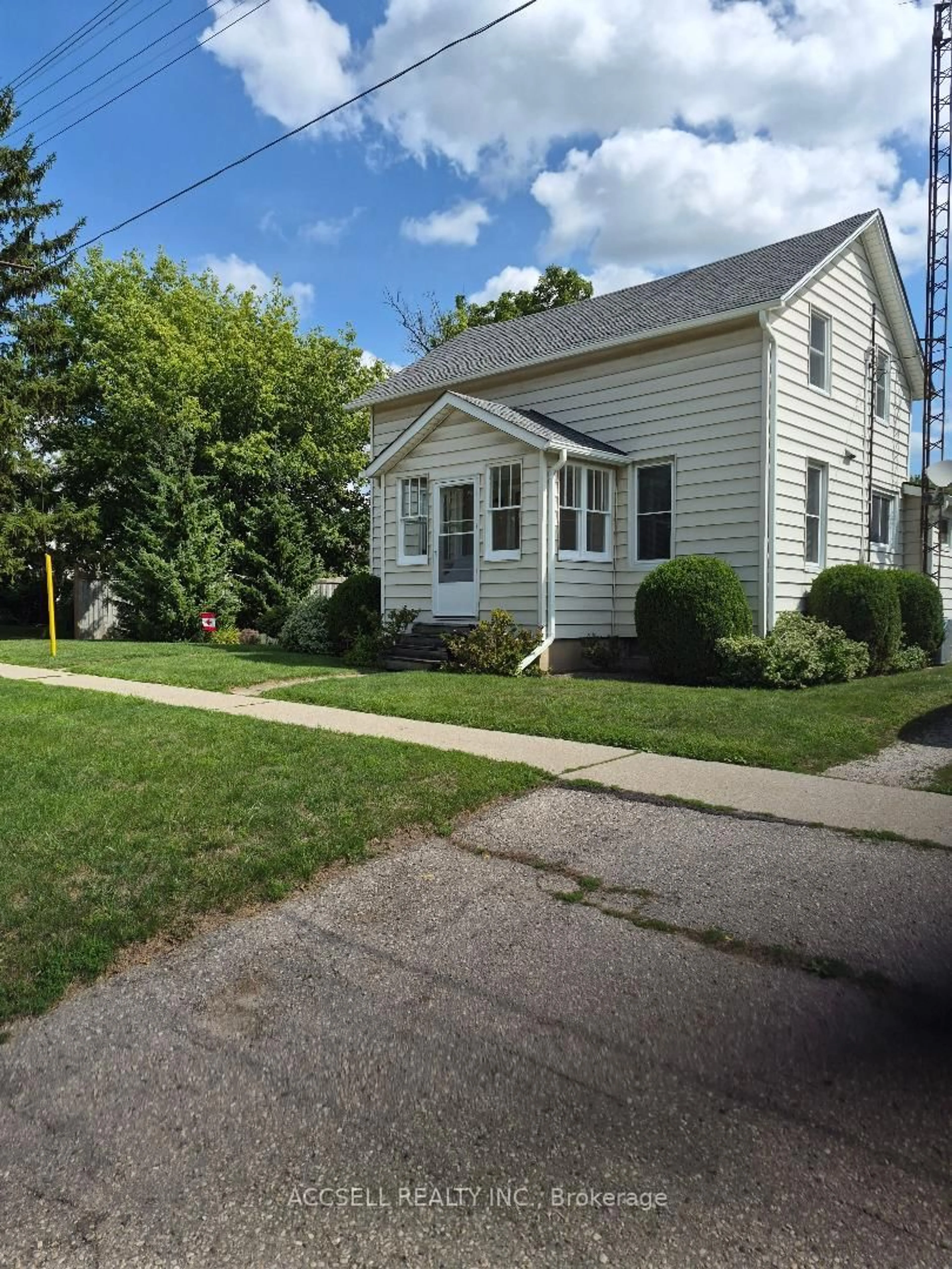 Home with vinyl exterior material, street for 545 Broadway St, Out of Area Ontario N0N 1T0